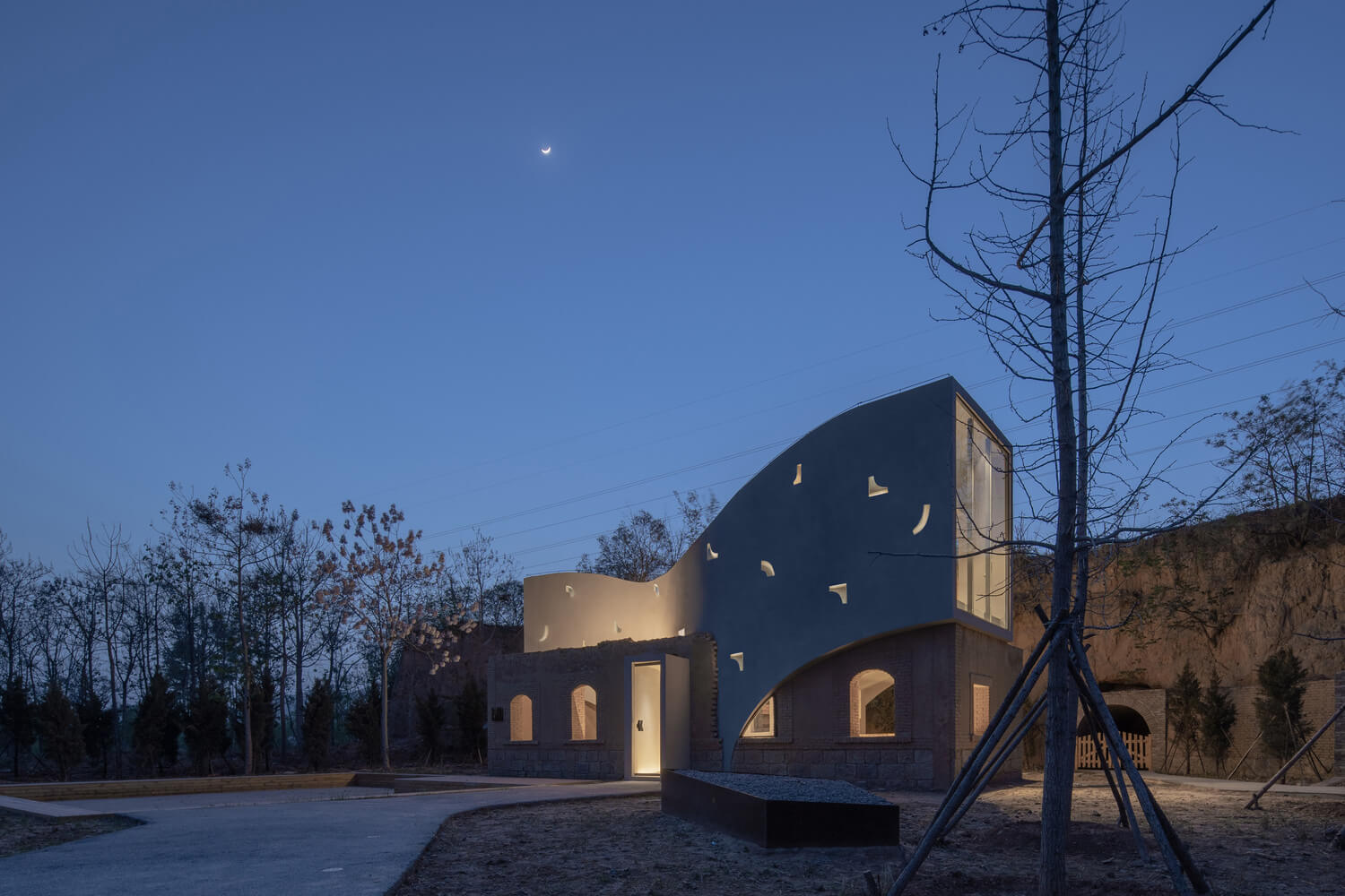 Library in Ruins / Atelier Xi