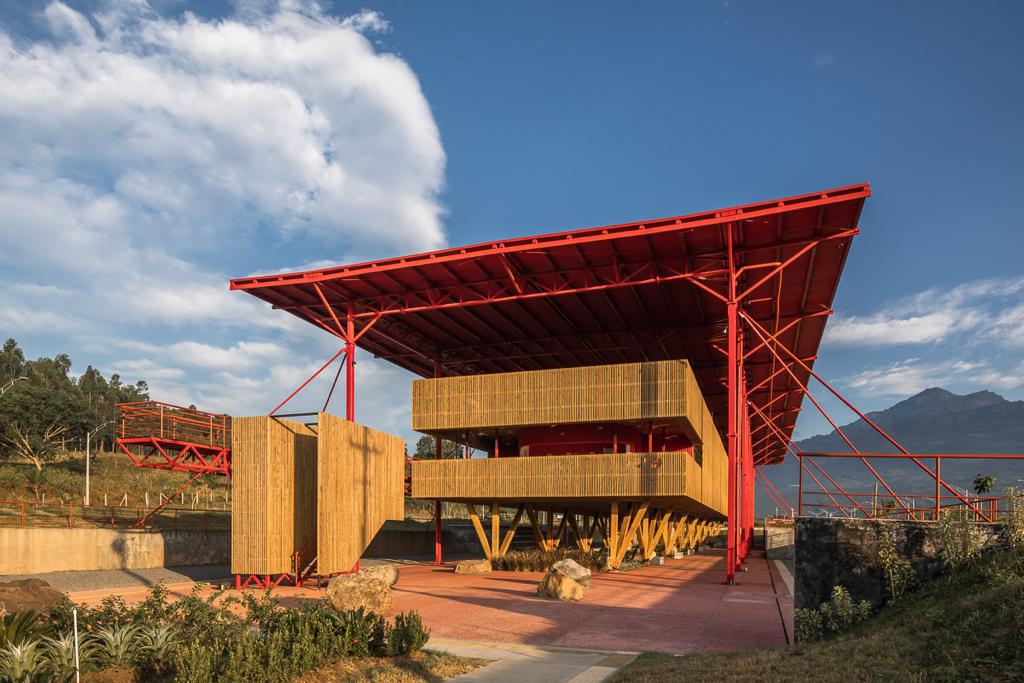 Control and Operation Center | El Equipo Mazzanti