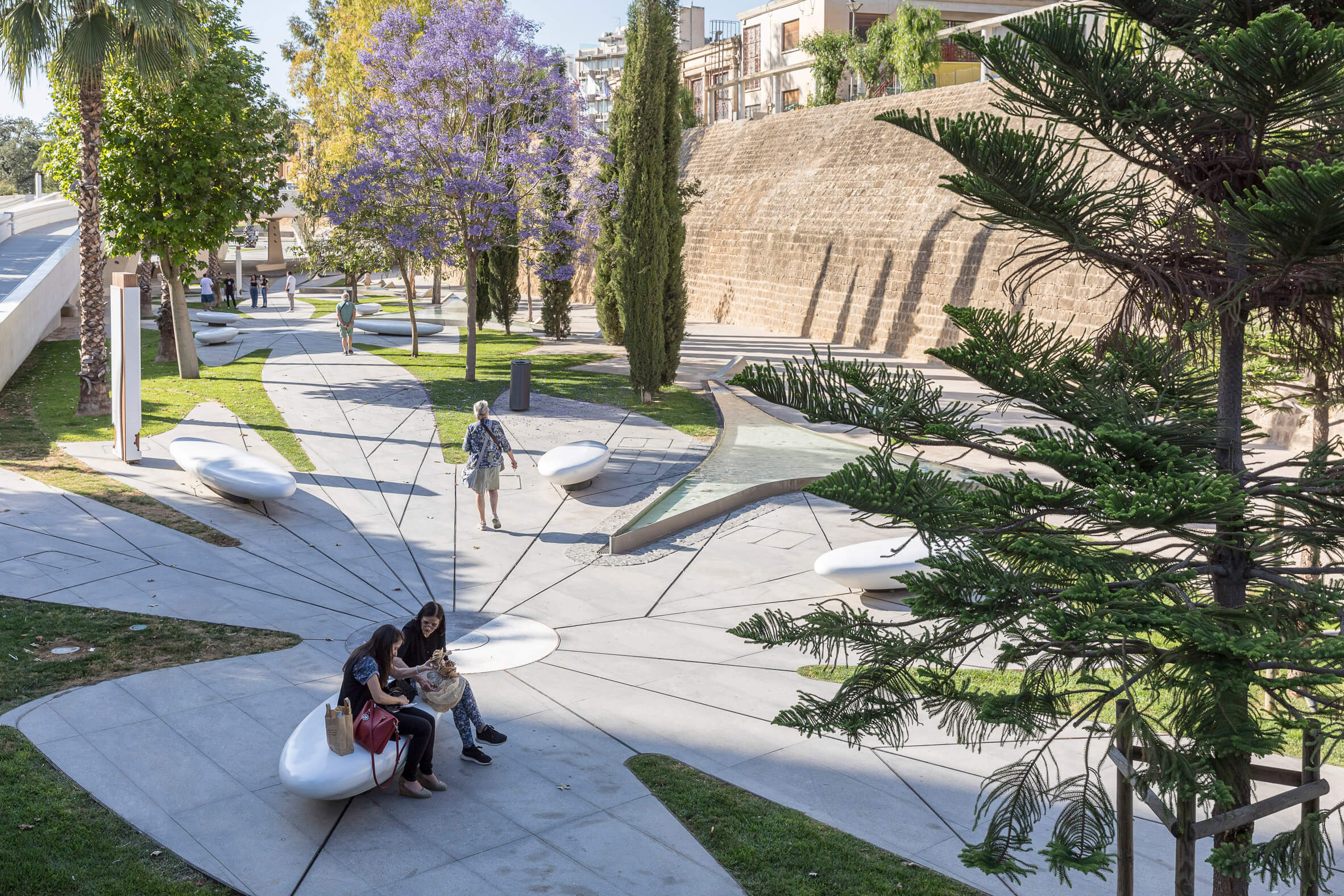 Eleftheria Square, Bridging the Old and New Cityscape