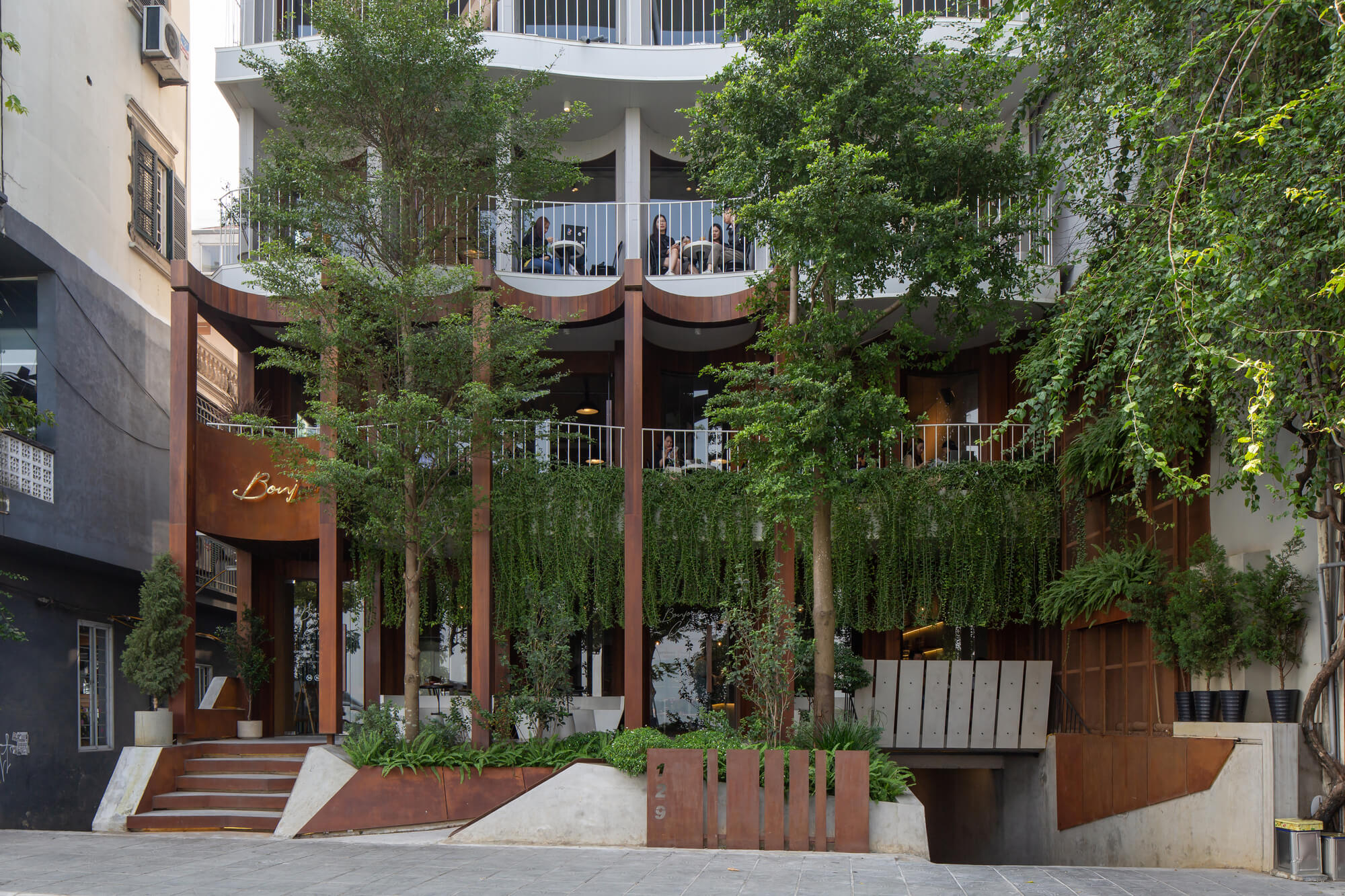 Bonjour Café Stands Out with its Unique Curved Wooden Facade