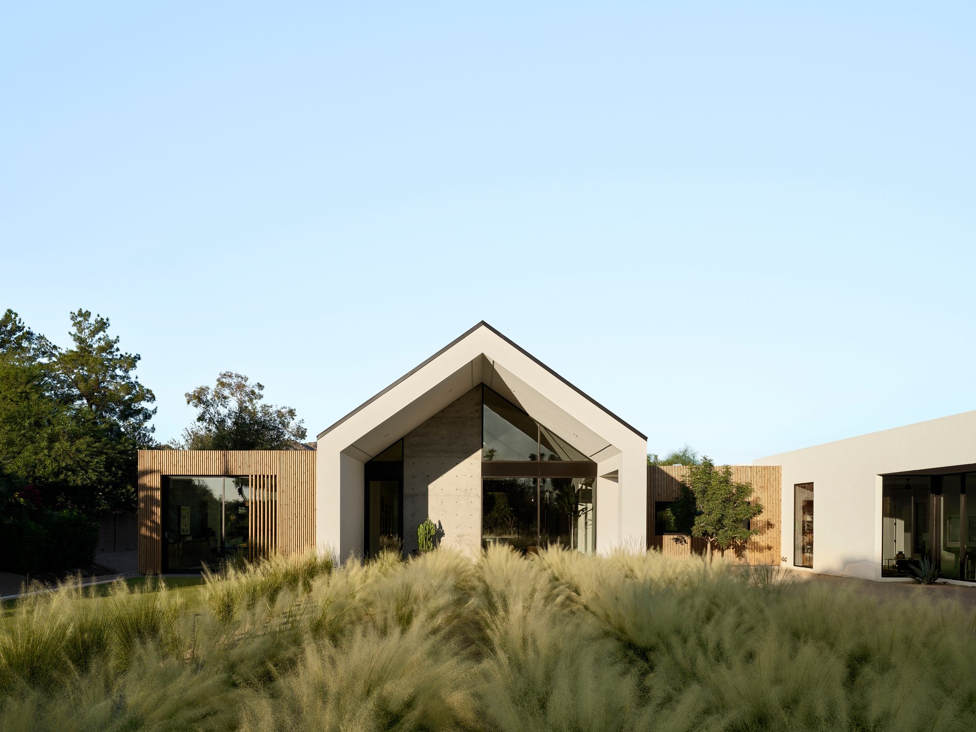 90's Traditional Ranch House with Modern Concept