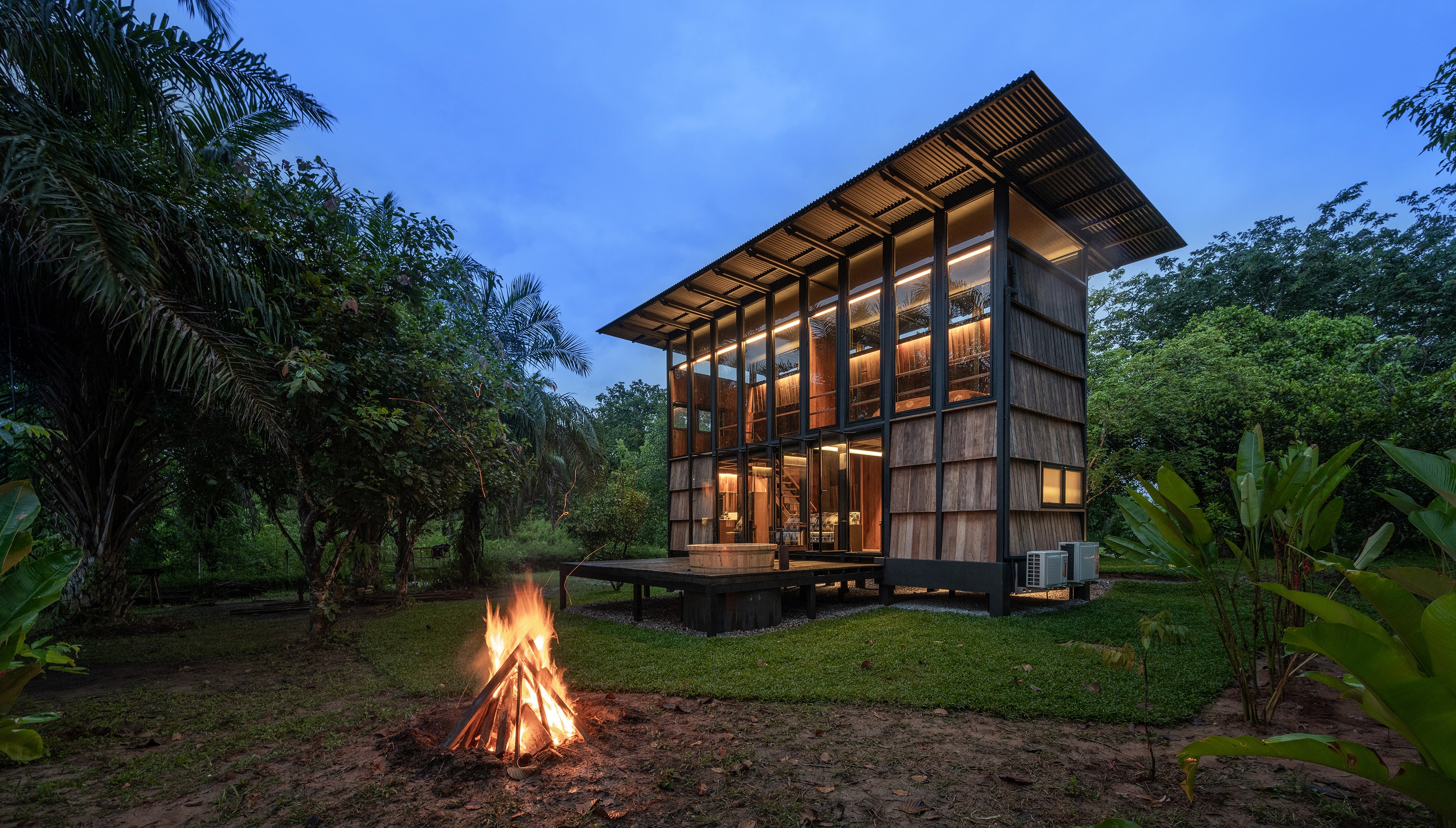 Wood and Mountain Cabin: Finding Peace in the Heart of Nature