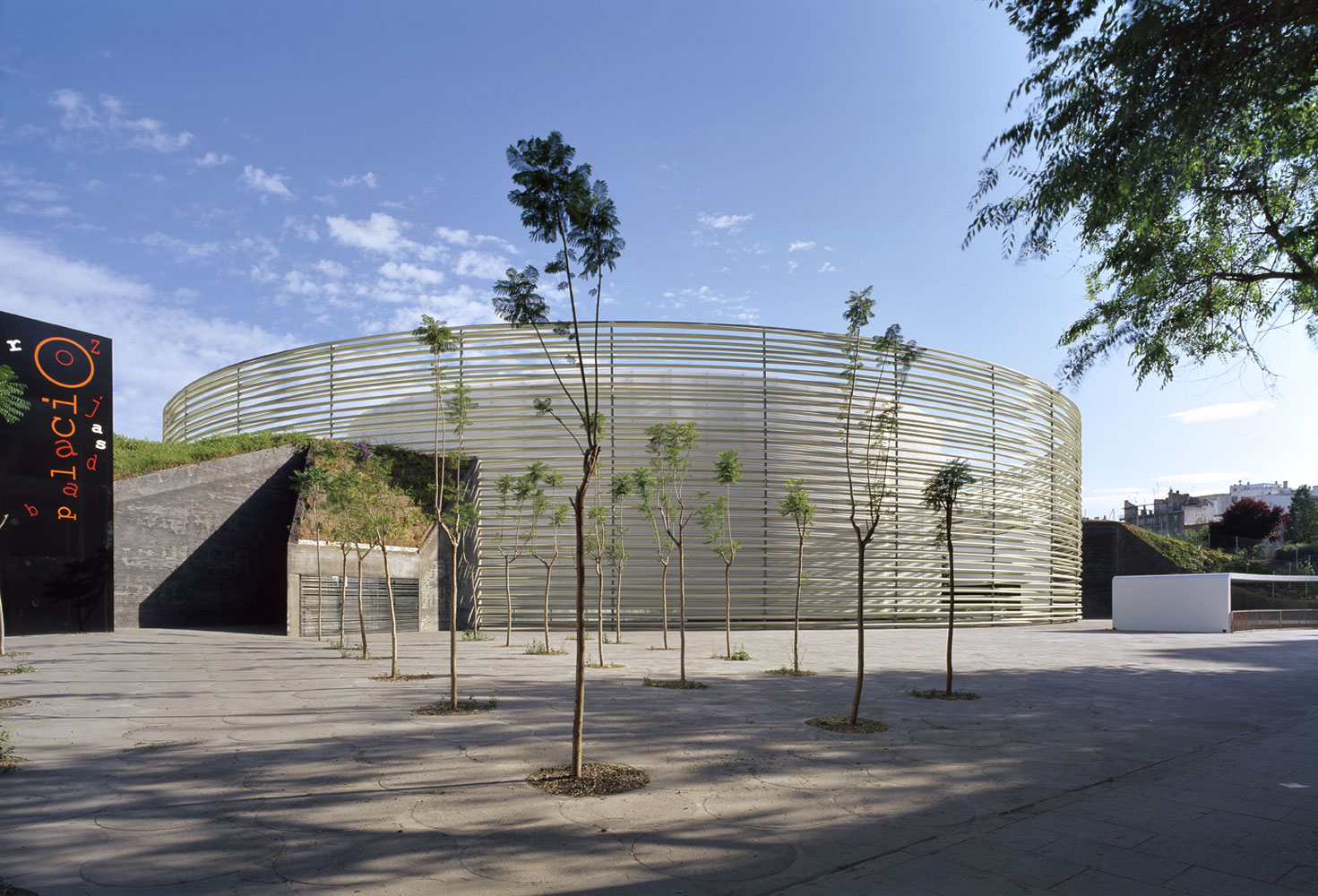 Trick to Hide a Large Circular Volume inside the Pentagonal Fortress