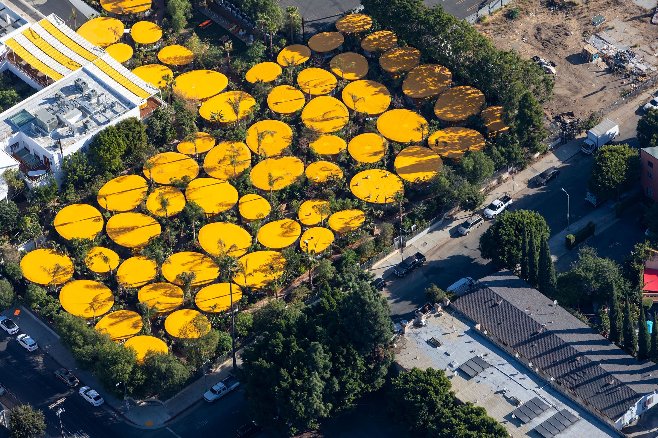 60 Oval Office Pods Designed by Selgascano as a Comfortable Workplace