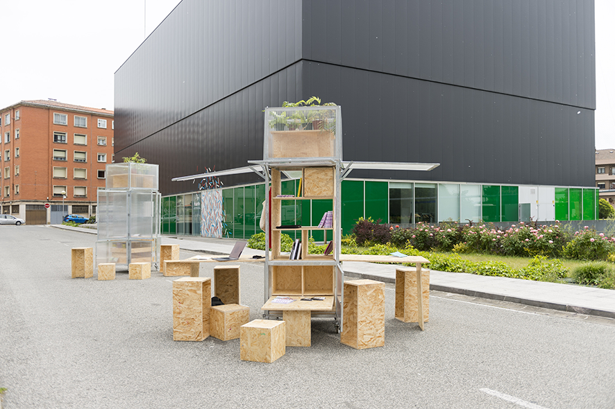 Center Totems Installation: Connects Communities with Centro Huarte