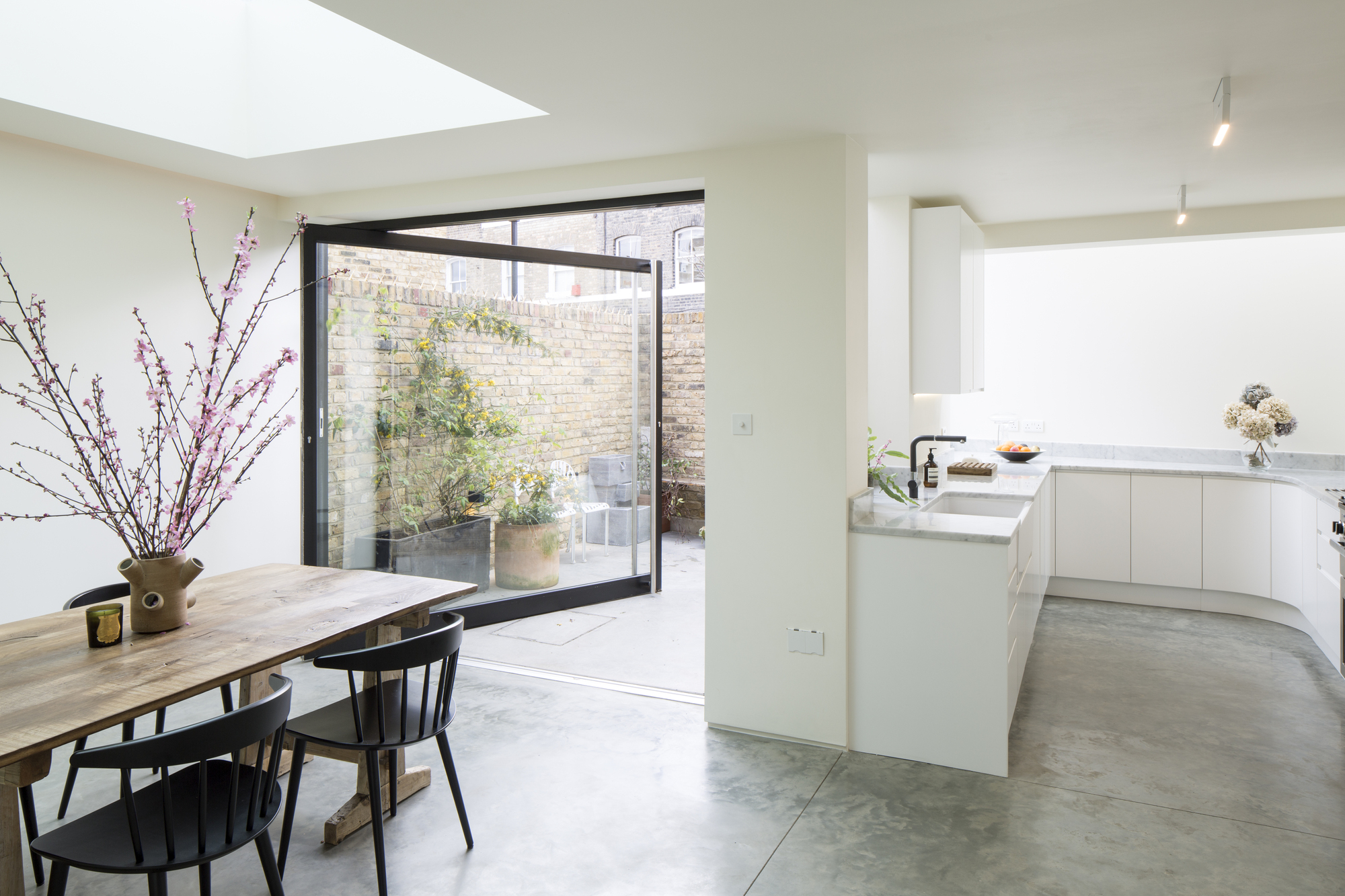 Minimalist Design on Columbia Road House Arch Site
