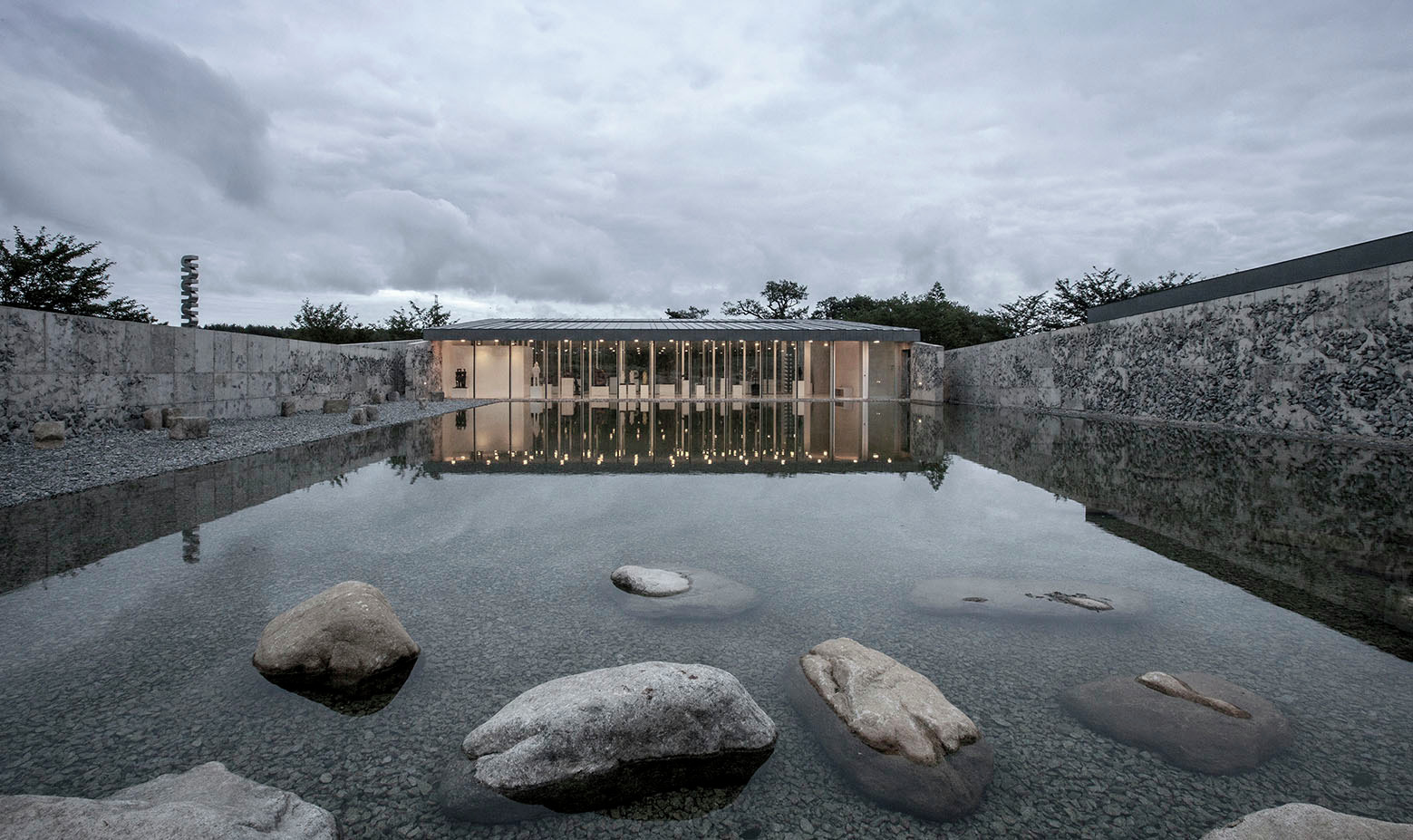 Bauzium Gallery: Rock Garden Full of Sculpture