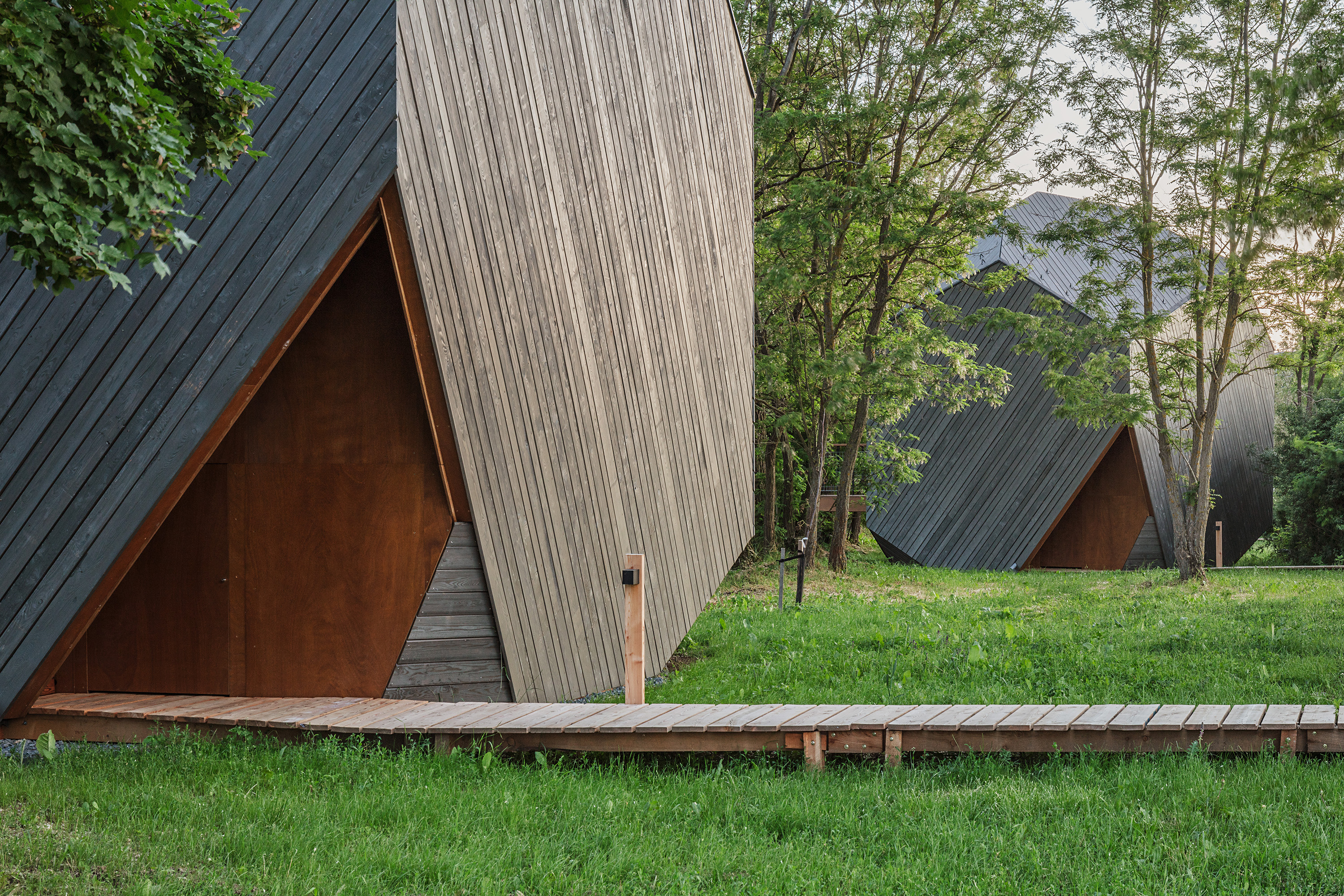 Rock Cabin, a seamless integration between materiality and society