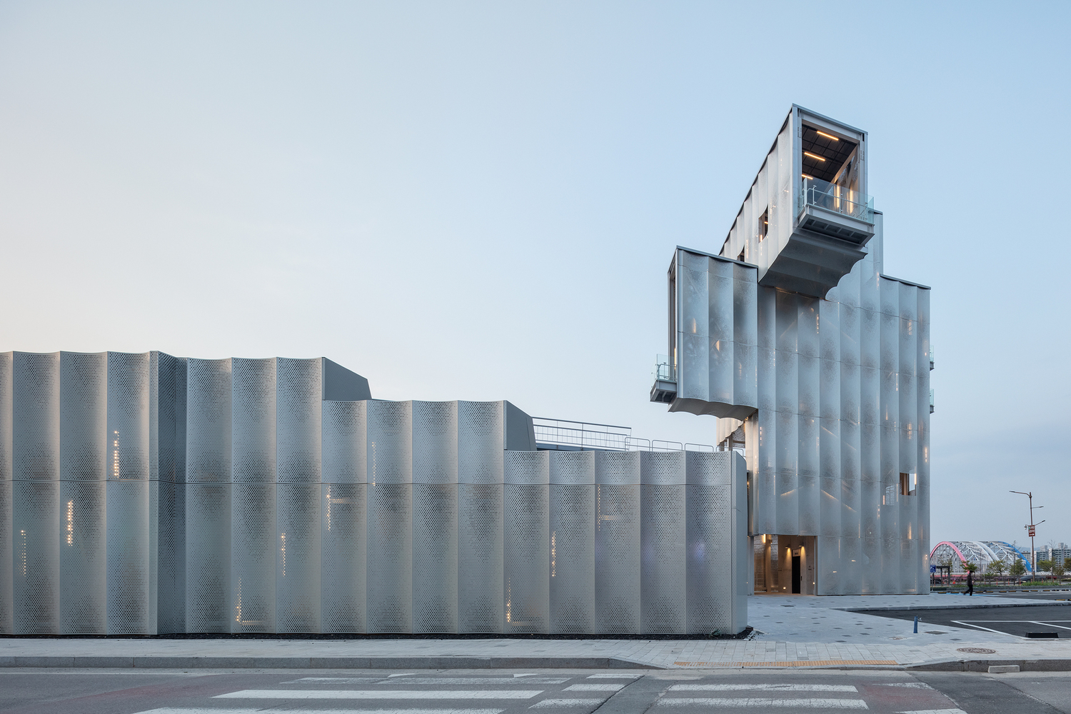 Thousand Plateaus Observatory Like a Boat by the Lake