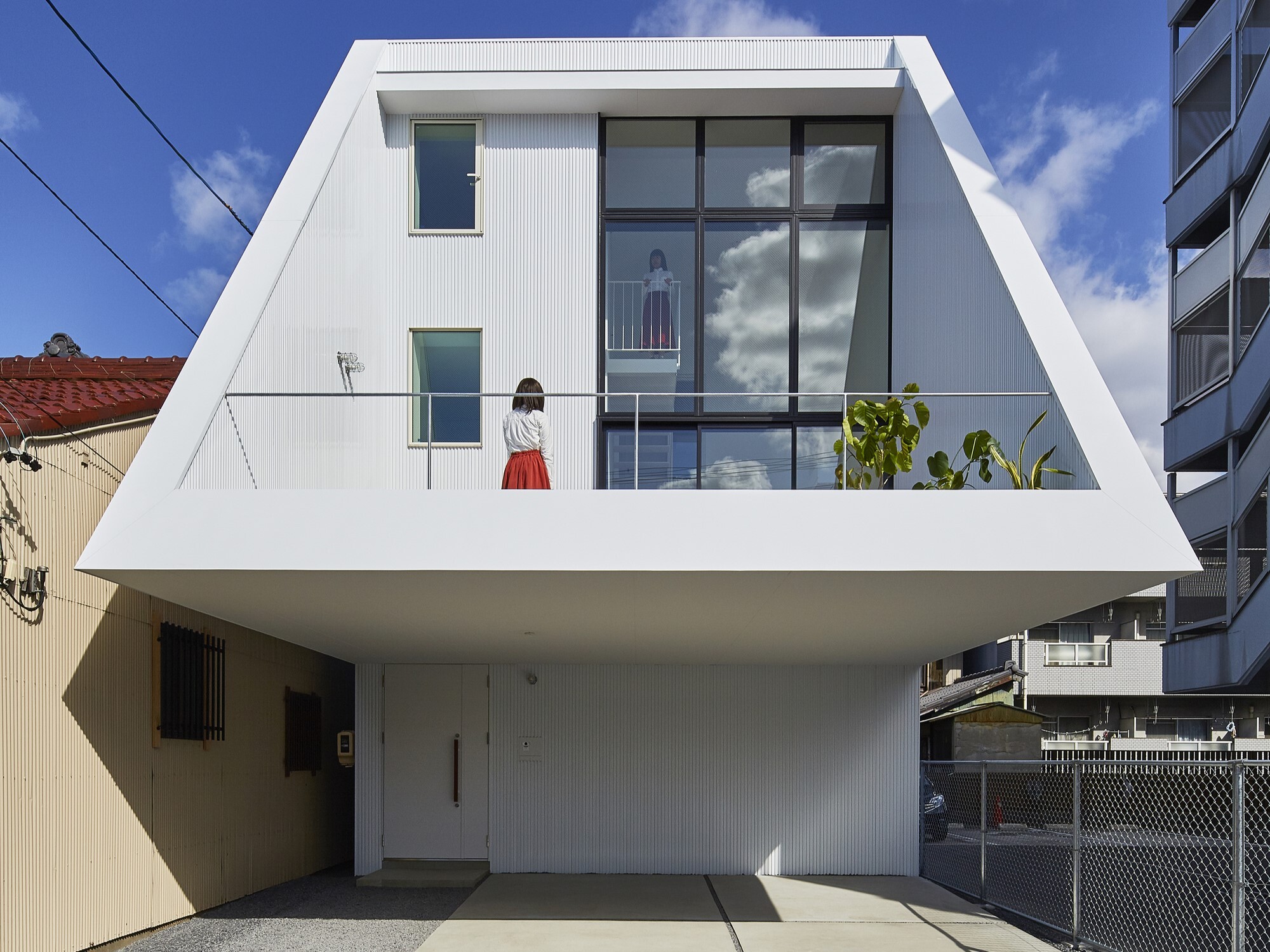 The Bright Abode: DAIKO Residence by Keitaro Muto Architects
