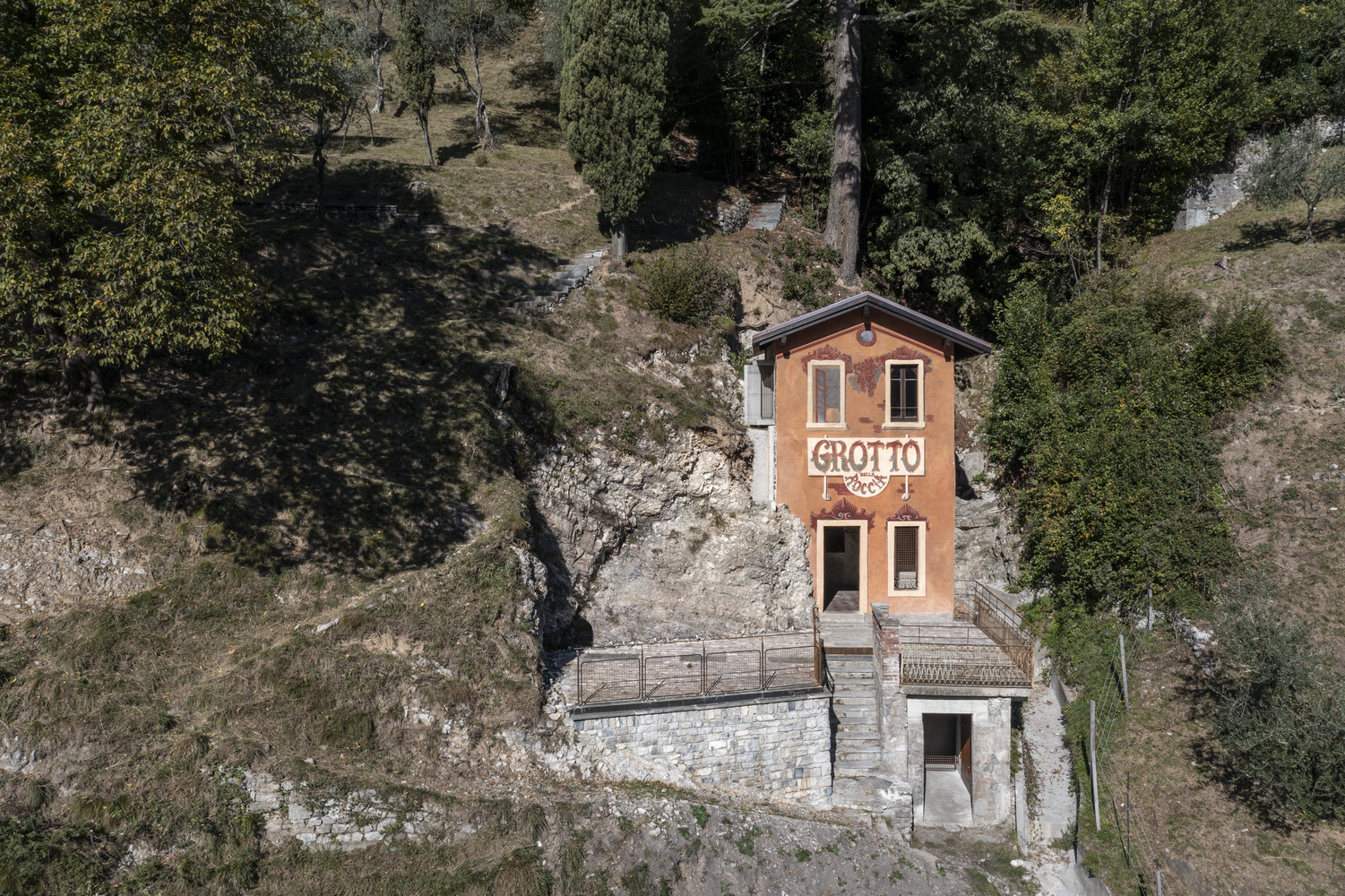 Turning An Abandoned Grotto della Roccia Into A New One