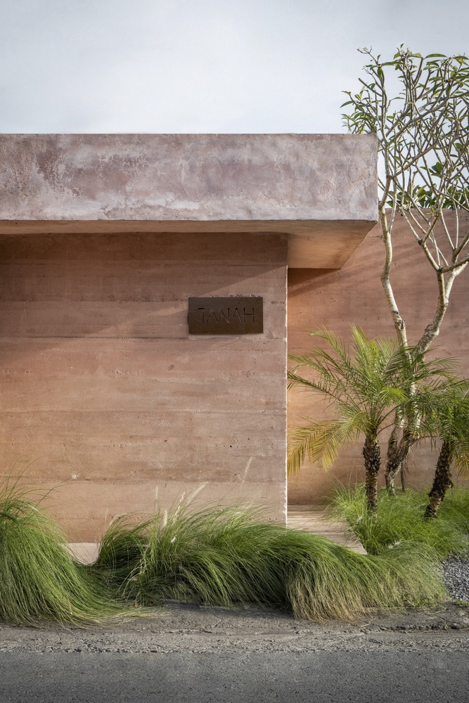 TANAH Pottery, The Craftmanship and Essence of Stoneware