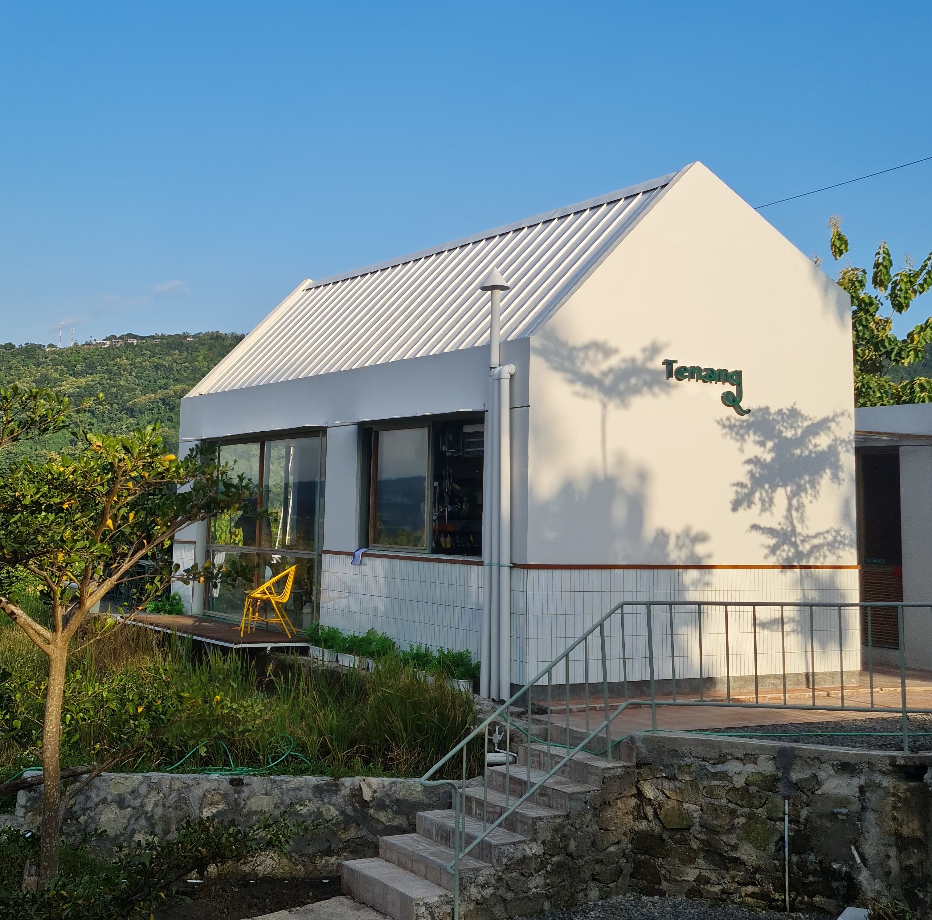 Titik Tentram Cafe : a cafe with eco-friendly roof materials