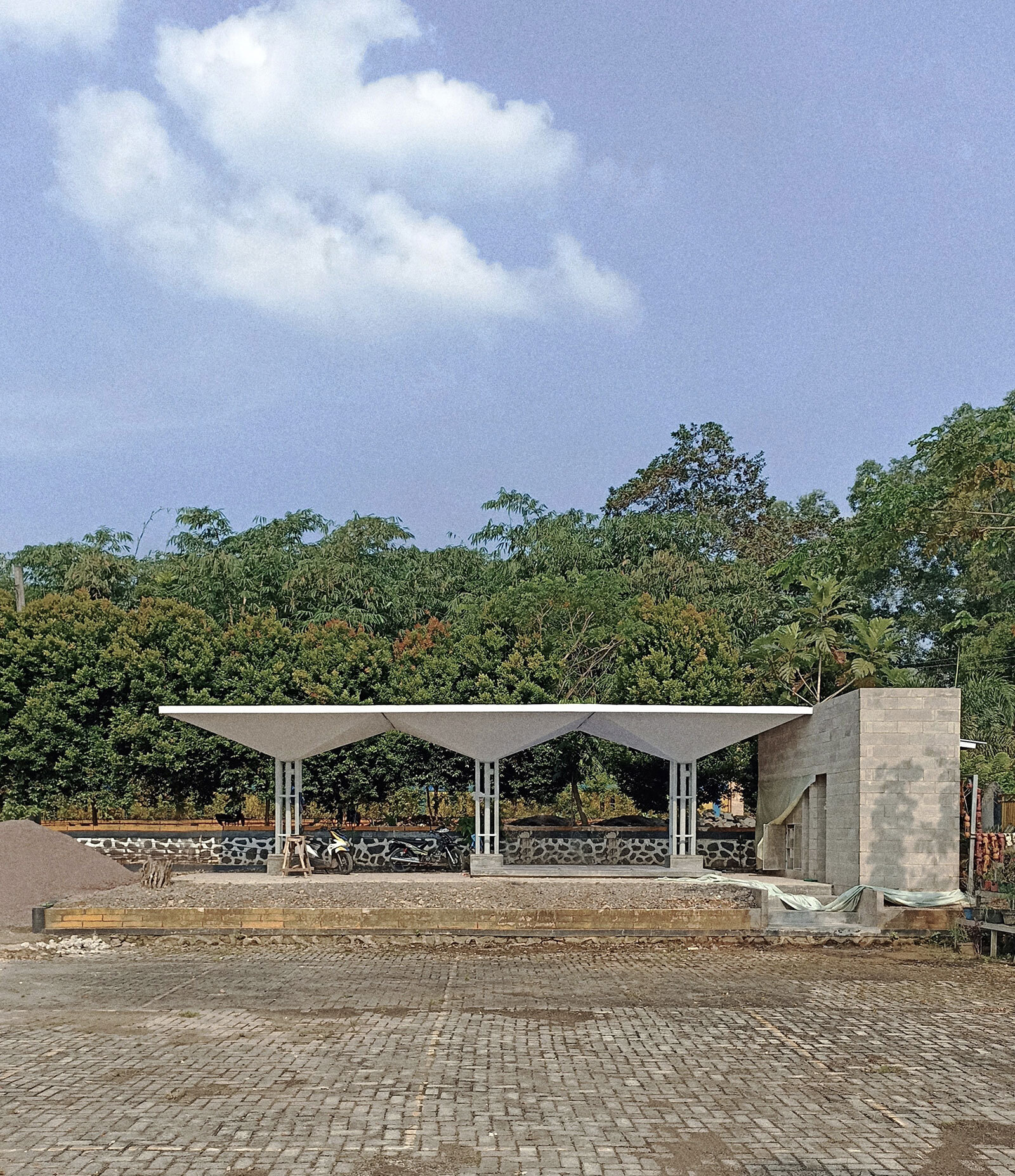 'Inverted Umbrella' as Drought Solution in The Rain and The Umbrellas