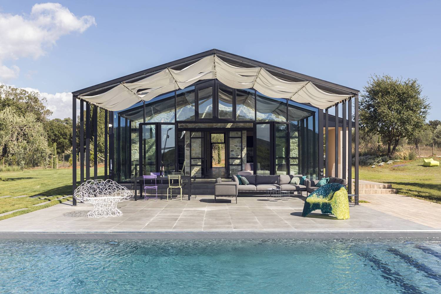 Capalbio Barn House: A Shining Living Space in Tuscan Landscape