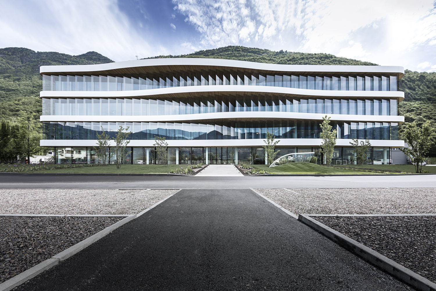 Dr. Schär HQ Architectural Marvel: A Synthesis of Comfort & Innovation
