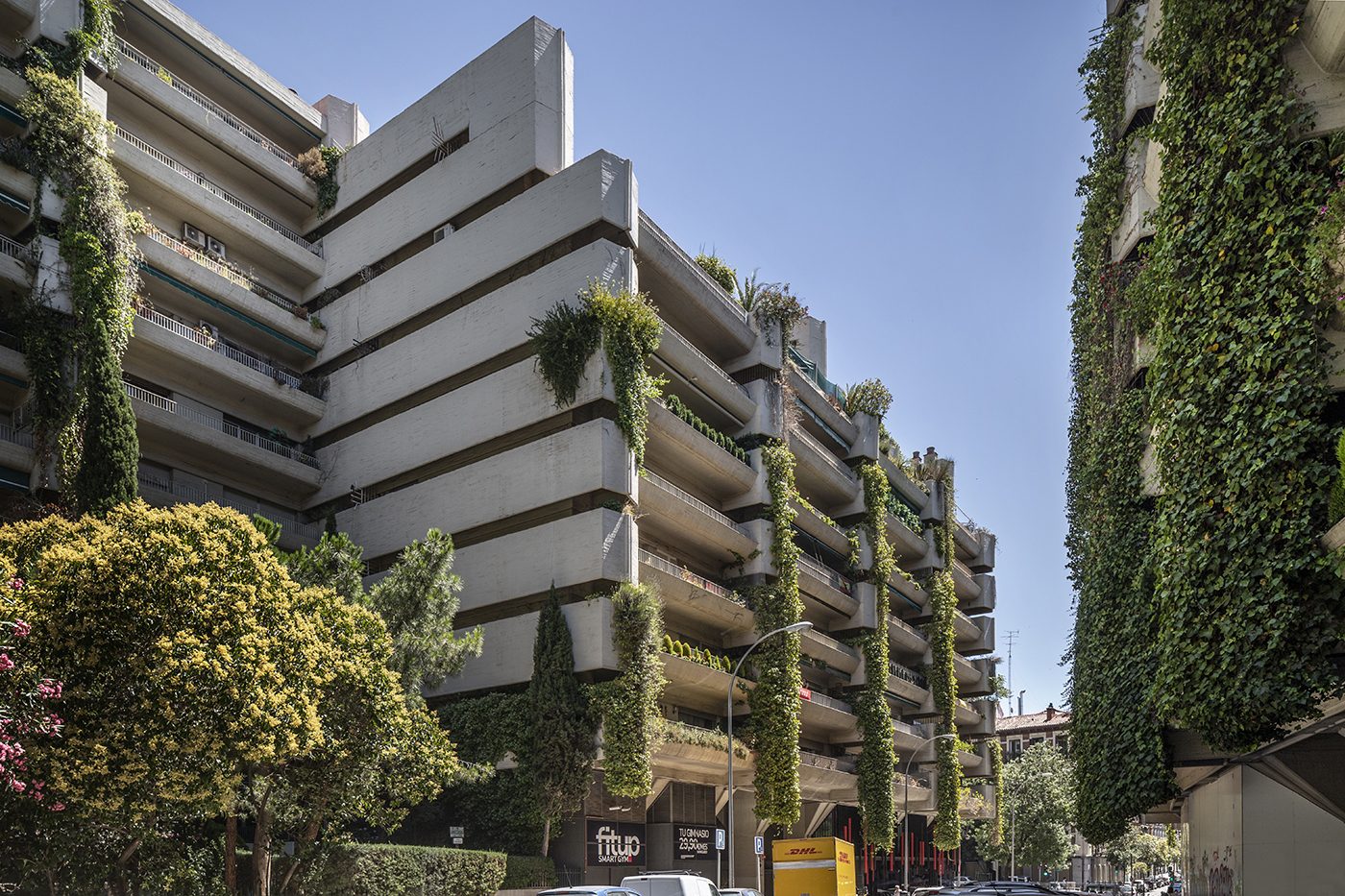 Princesa Concrete “Vertical-Garden” in Spain as A Military Residential Building