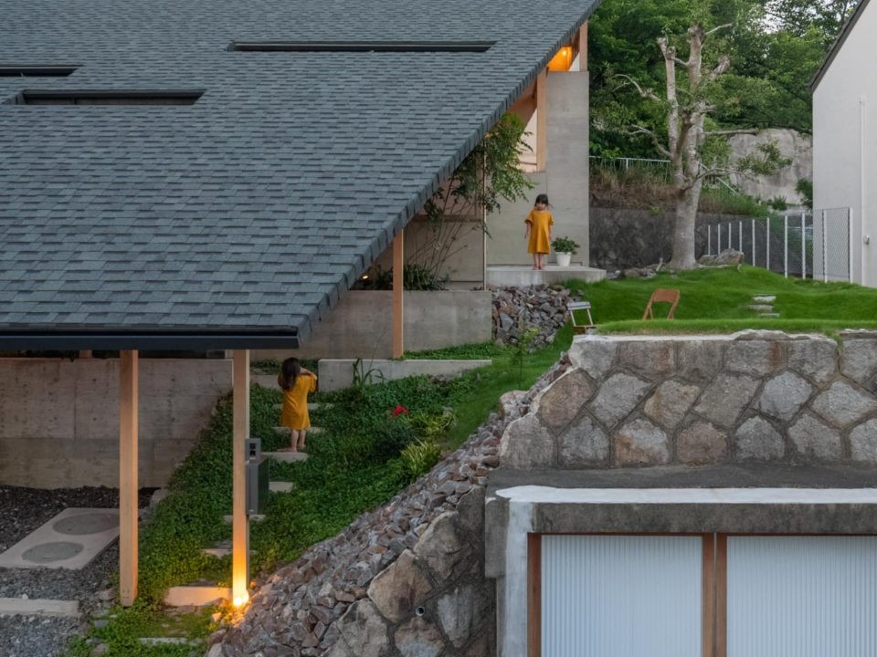 House in Gamagori with Single Sloped Roof on a Sloping Site