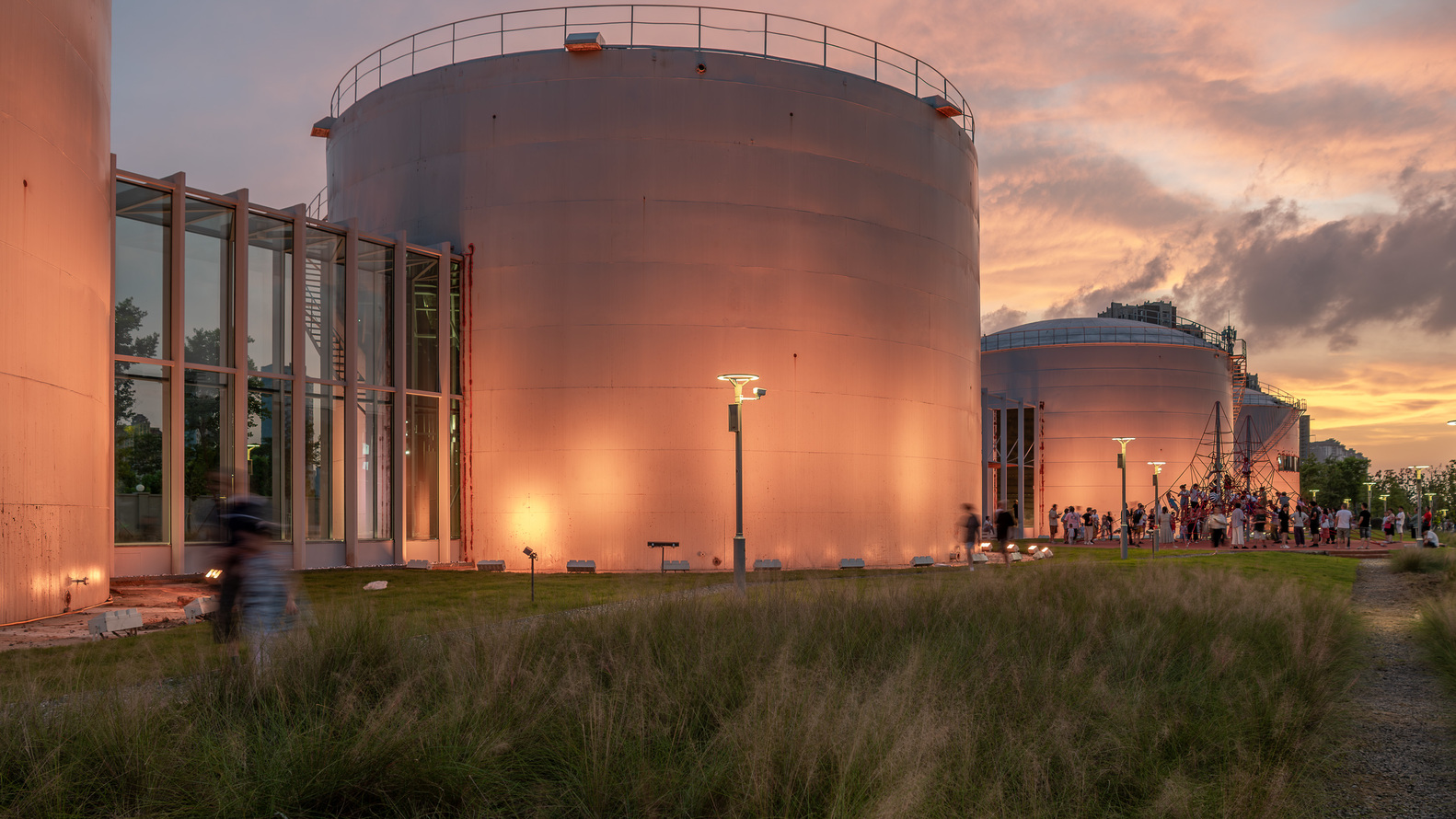 Dead Oil Silos Reborn into Cotton Park by AIM Architecture