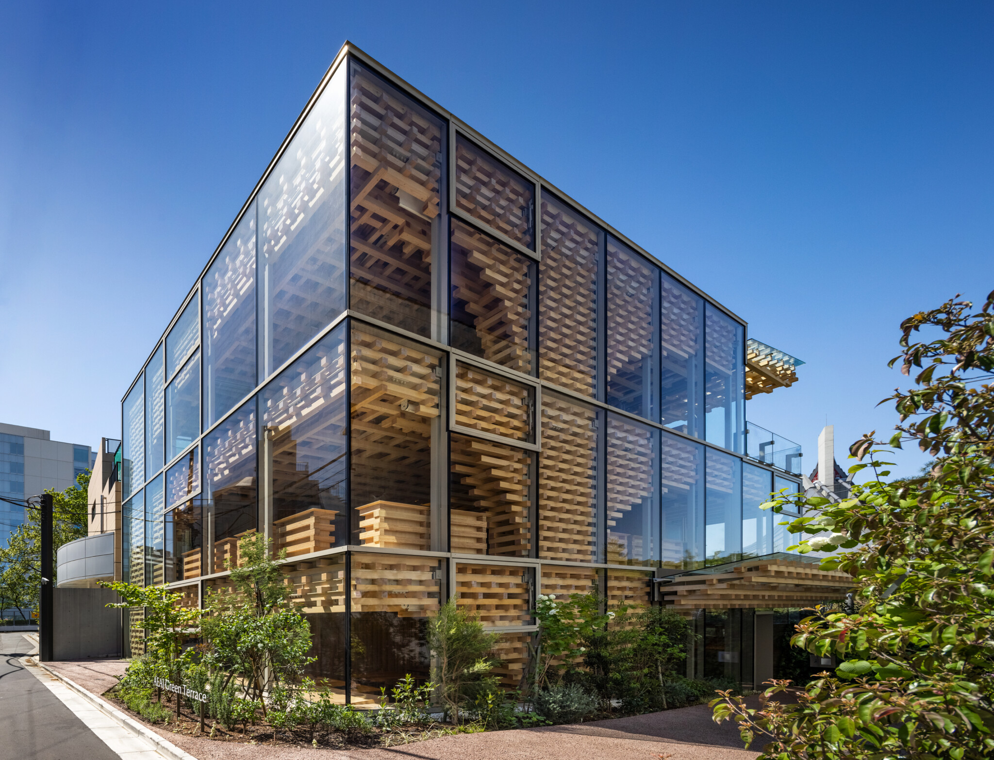 ‘AEAJ Green Terrace’ Wooden Structure in A Glass Box that Diffuses Aromatherapy