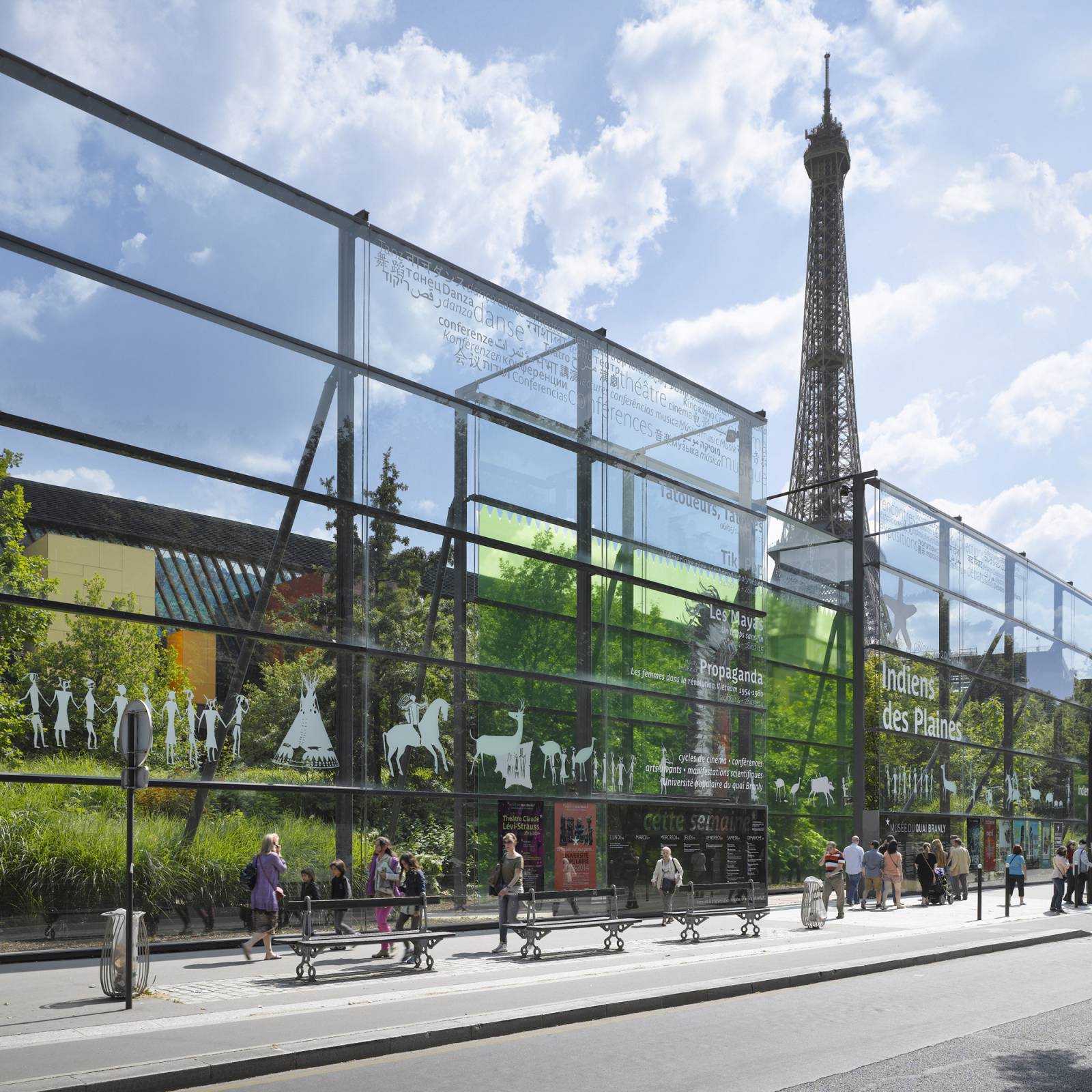 The Emotionally Evoking Musée du Quai Branly by Jean Nouvel