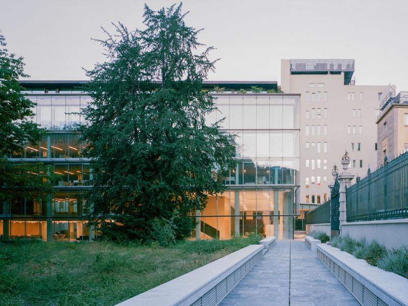 Luxottica’s Transparent Crystal Headquarters in Milan