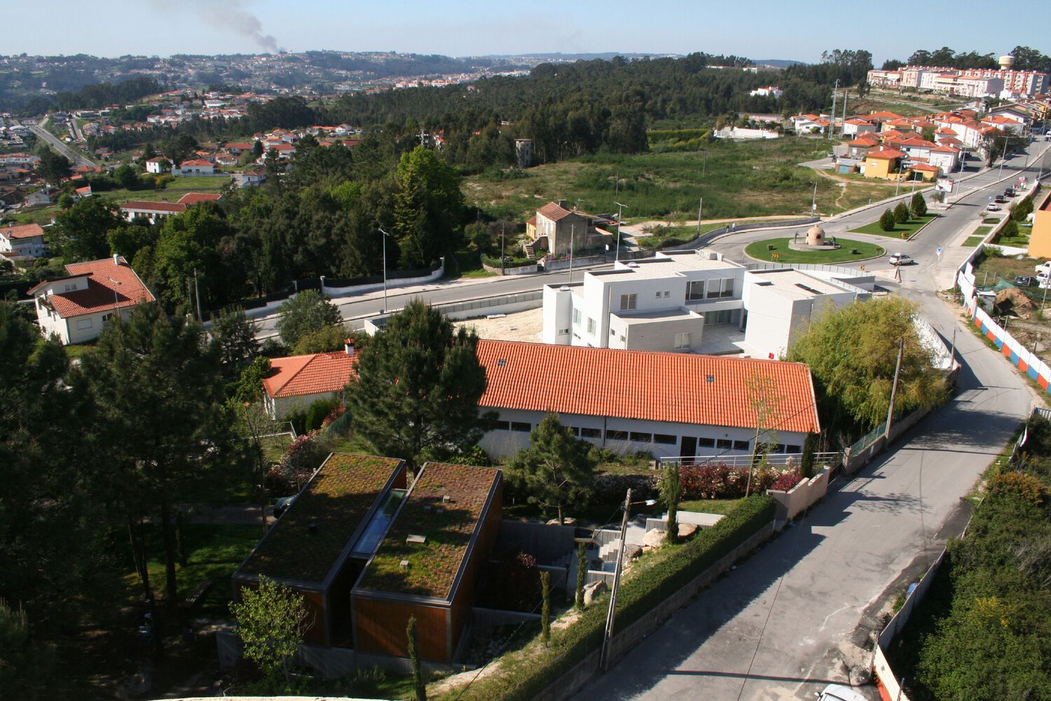 The surrounding context of this residential project