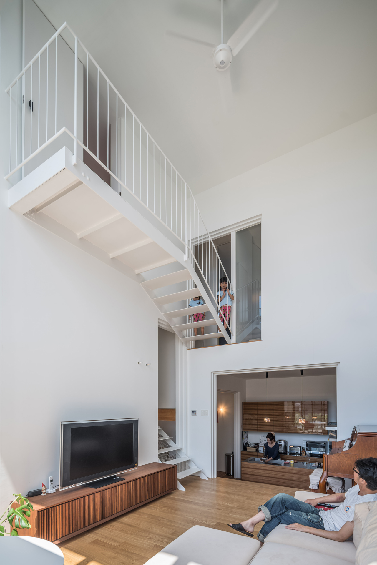 Interior view of the living room, Photo by APERTOZERO