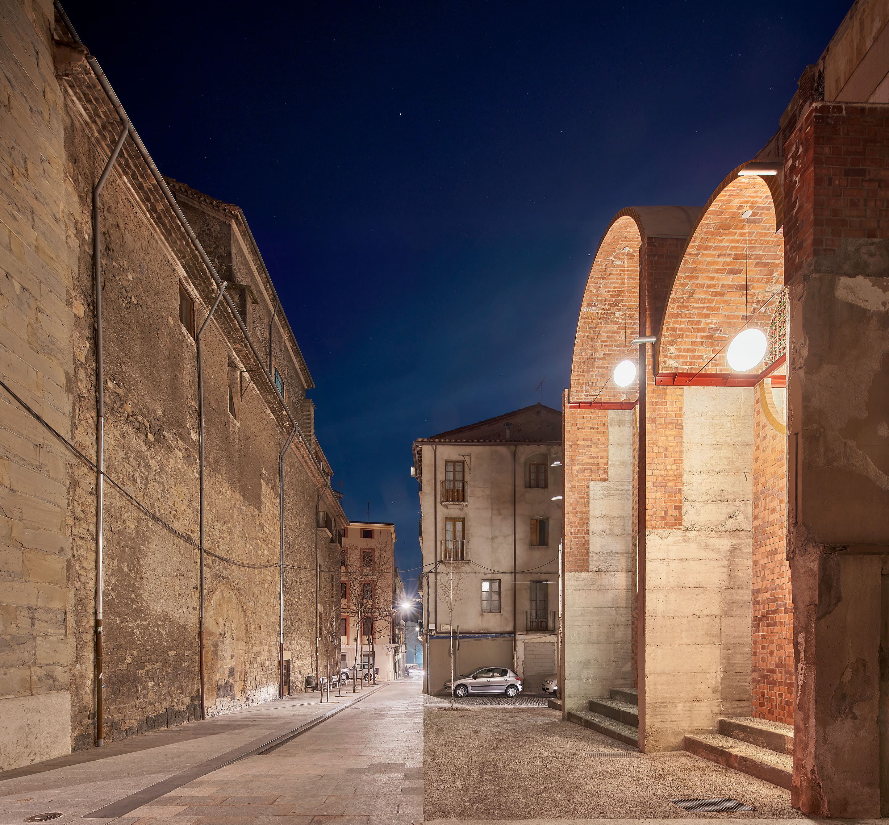 The site faces the church of the patron saint of Olot