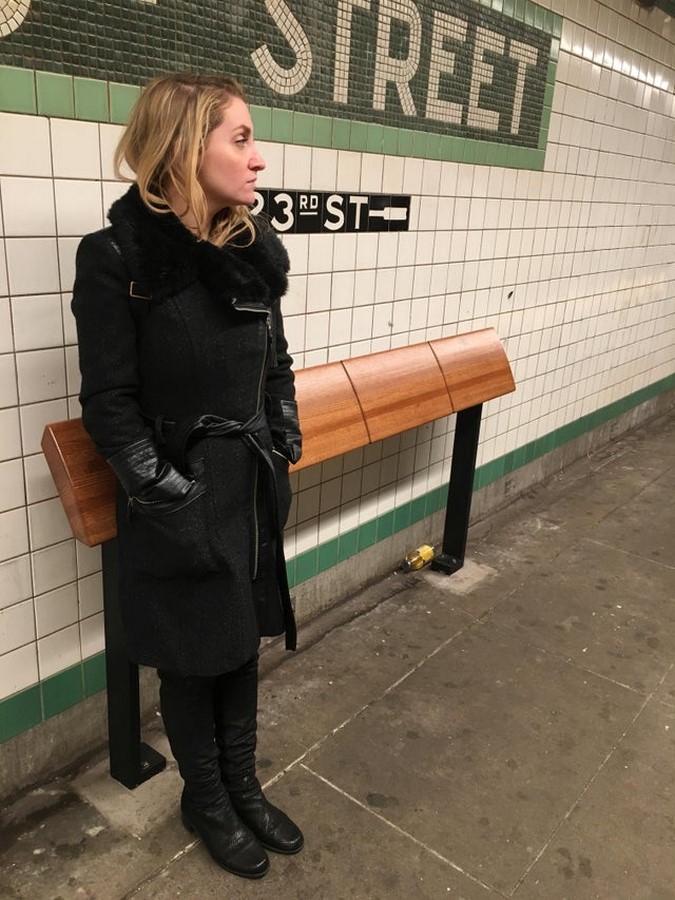 The height of this sloping bar is not universal so it cannot be used as it should be by some