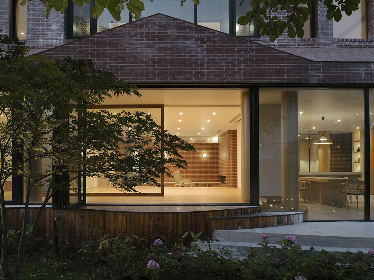 Wide openings with glass folding doors blur the boundary between the inside of the house and the garden outside