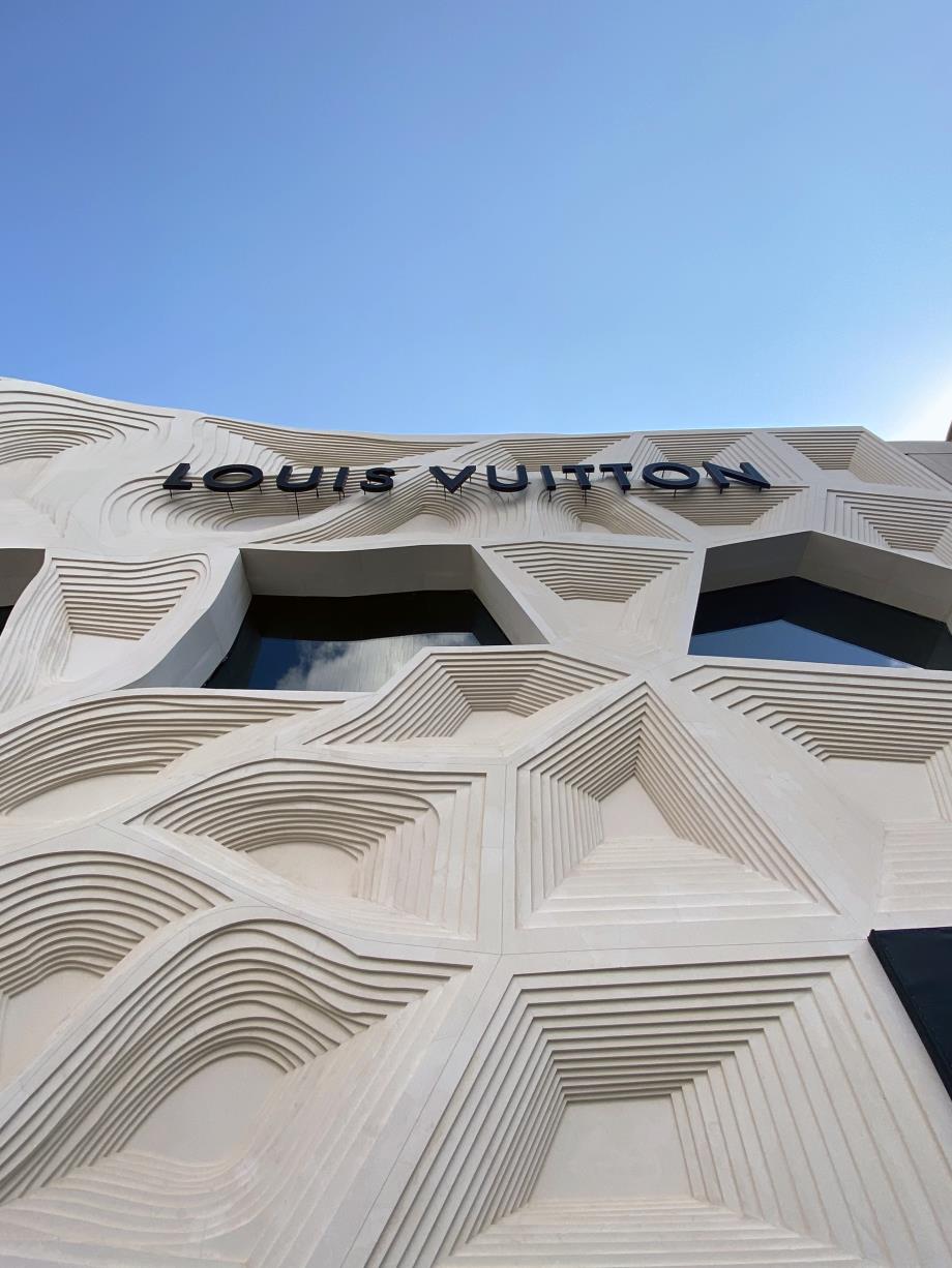 With its new facade, the Louis Vuitton store in Stinye Park, Istanbul, proves that local culture is constantly evolving