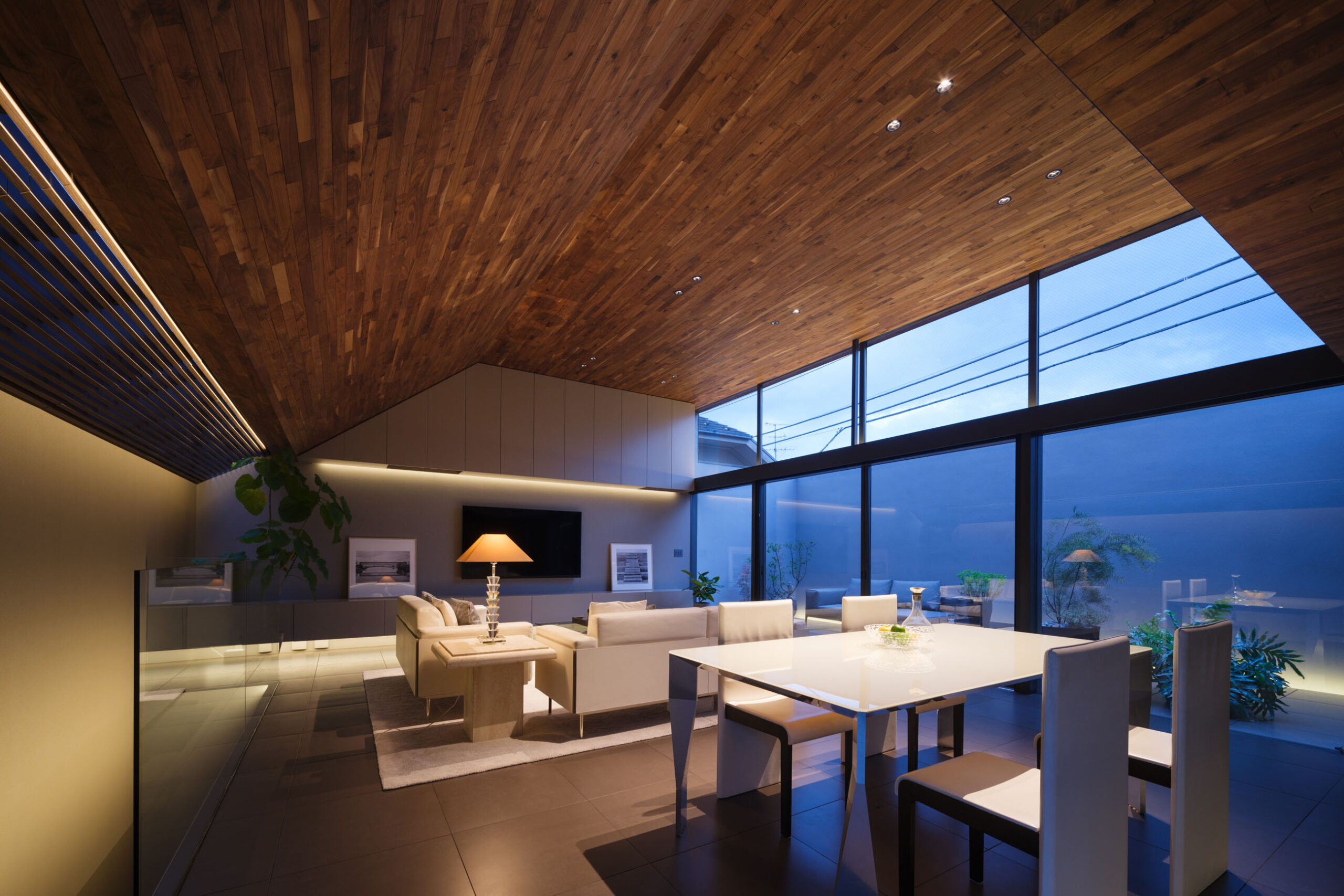 Living room interior Laxus House, Photo by Masao Nishikawa