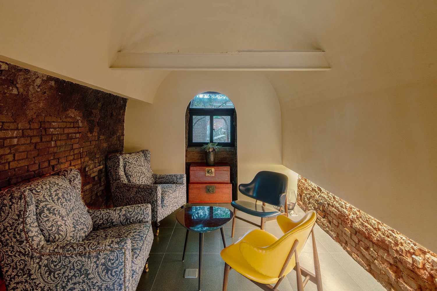 The interior of the old kiln that still keeps the texture of the original structure