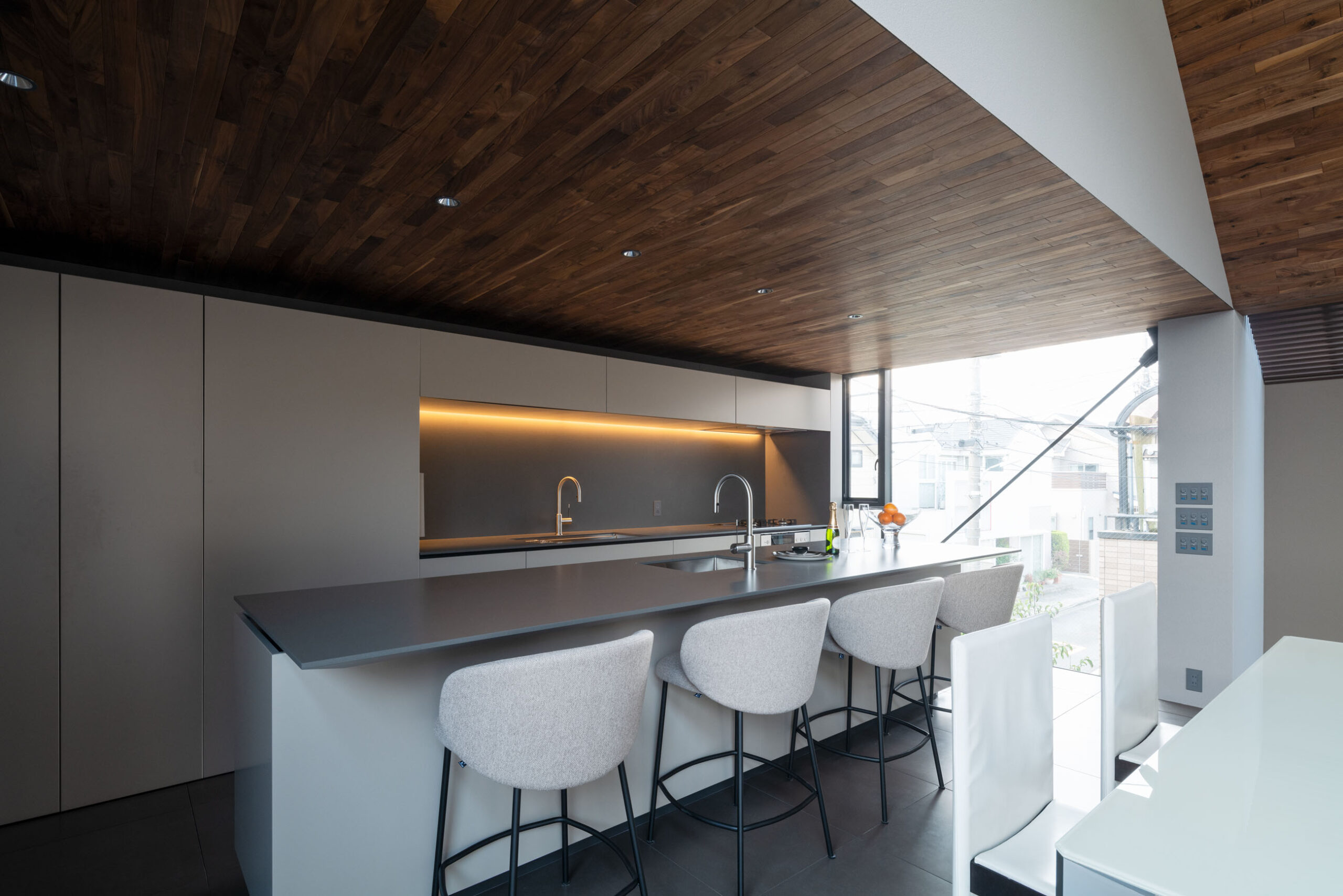 Kitchen interior Laxus House, Photo by Masao Nishikawa