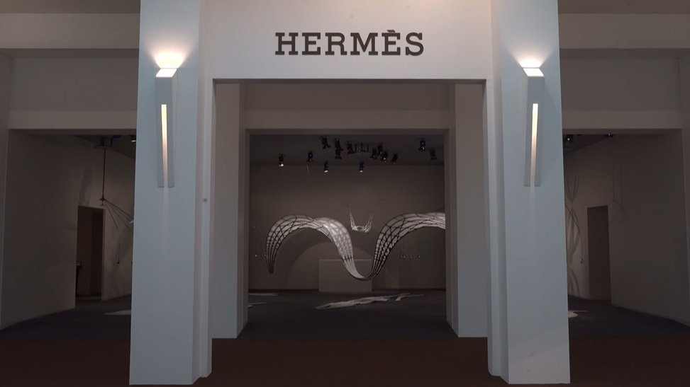 Hermes booth with installations that attract the attention of visitors, photo credit to watchesandwonders.com