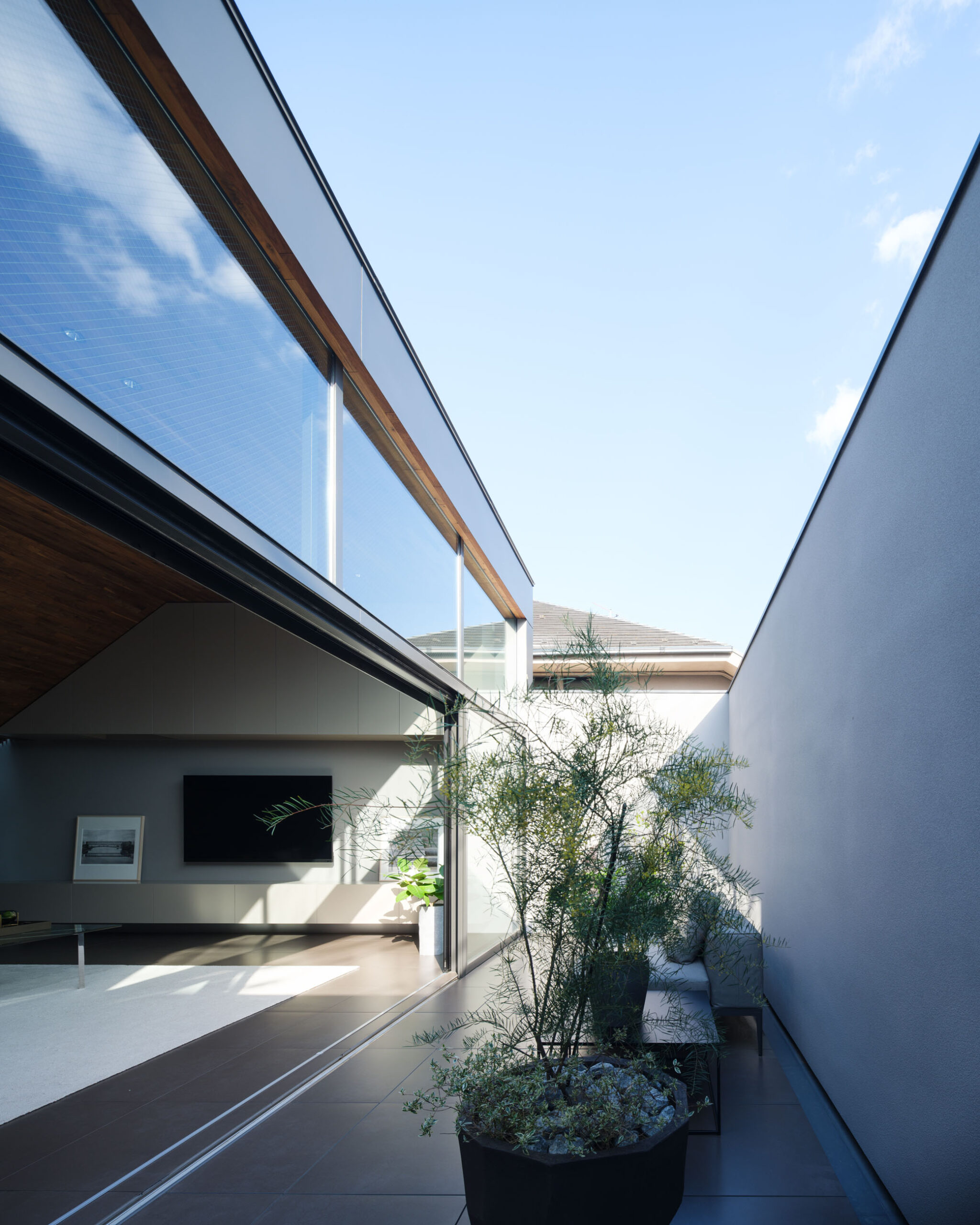 Outdoor terrace Laxus House, Photo by Masao Nishikawa