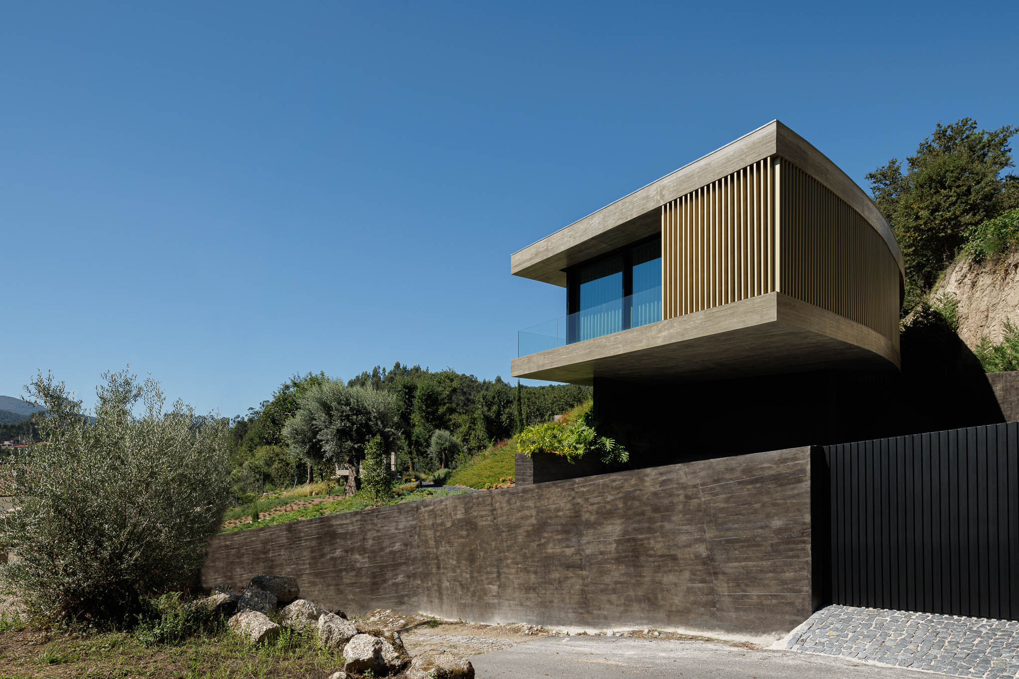 Casa de Bouro by MUTANT Architecture & Design 