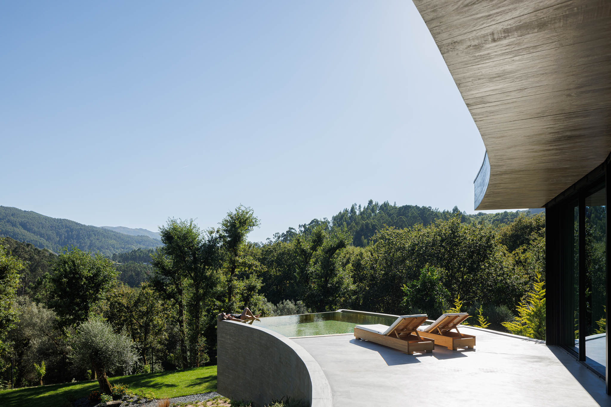 Casa de Bouro by MUTANT Architecture & Design 