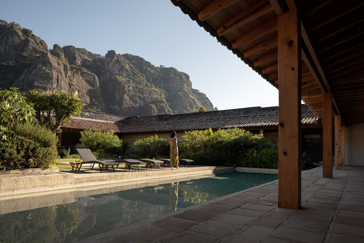 La Hacienda JardÃ­n Interprets Mexican Hacienda Architecture as a Weekend Home