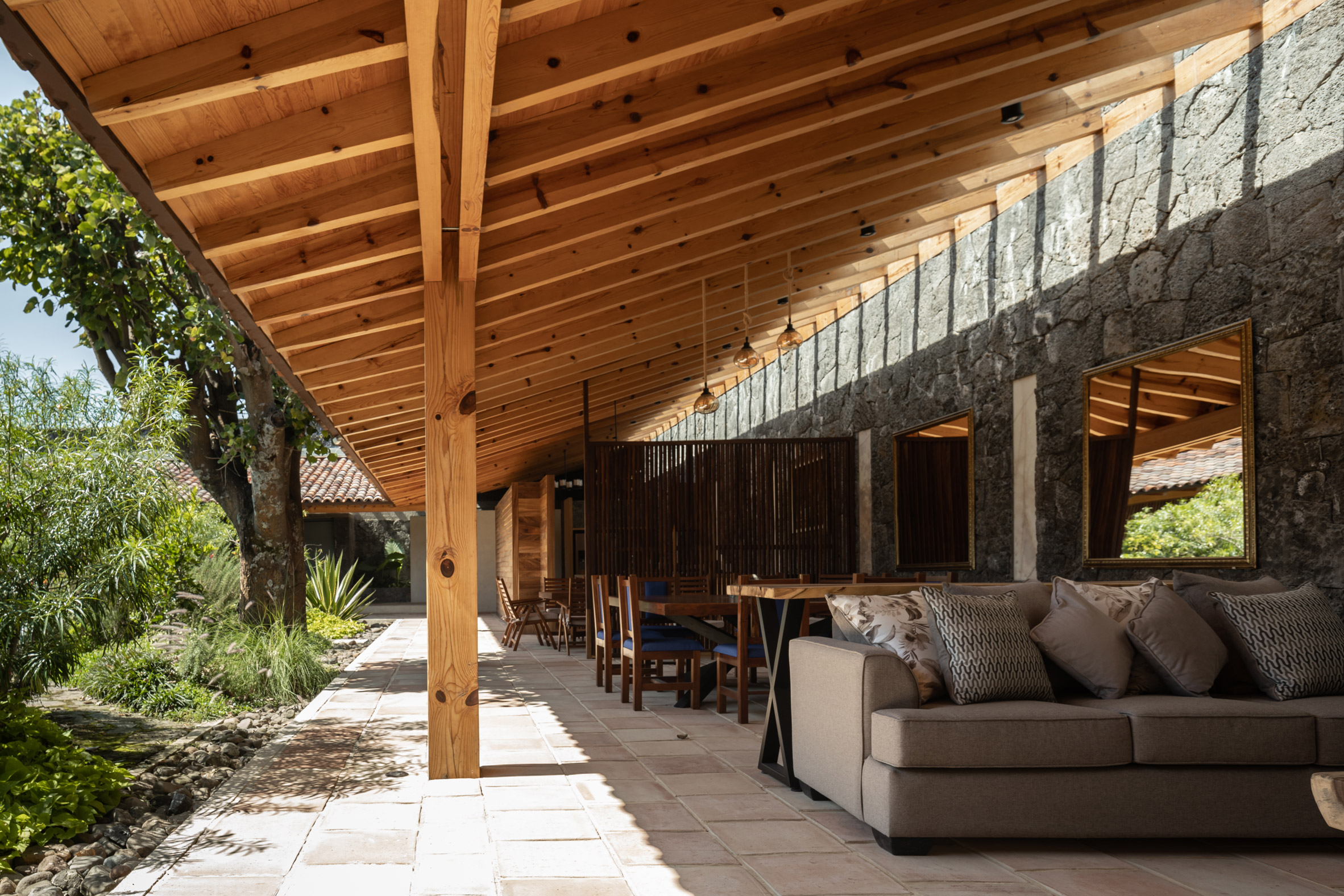 La Hacienda JardÃ­n Interprets Mexican Hacienda Architecture as a Weekend Home