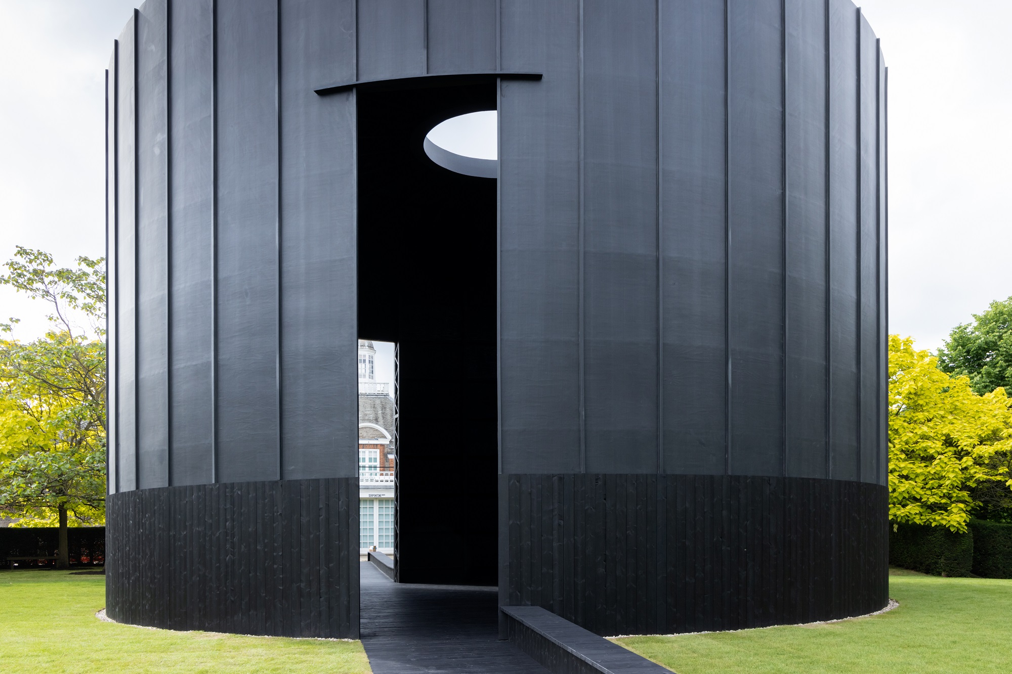21st Serpentine Pavilion Officially Released, Featuring Theaster Gates' "Black Chapel"