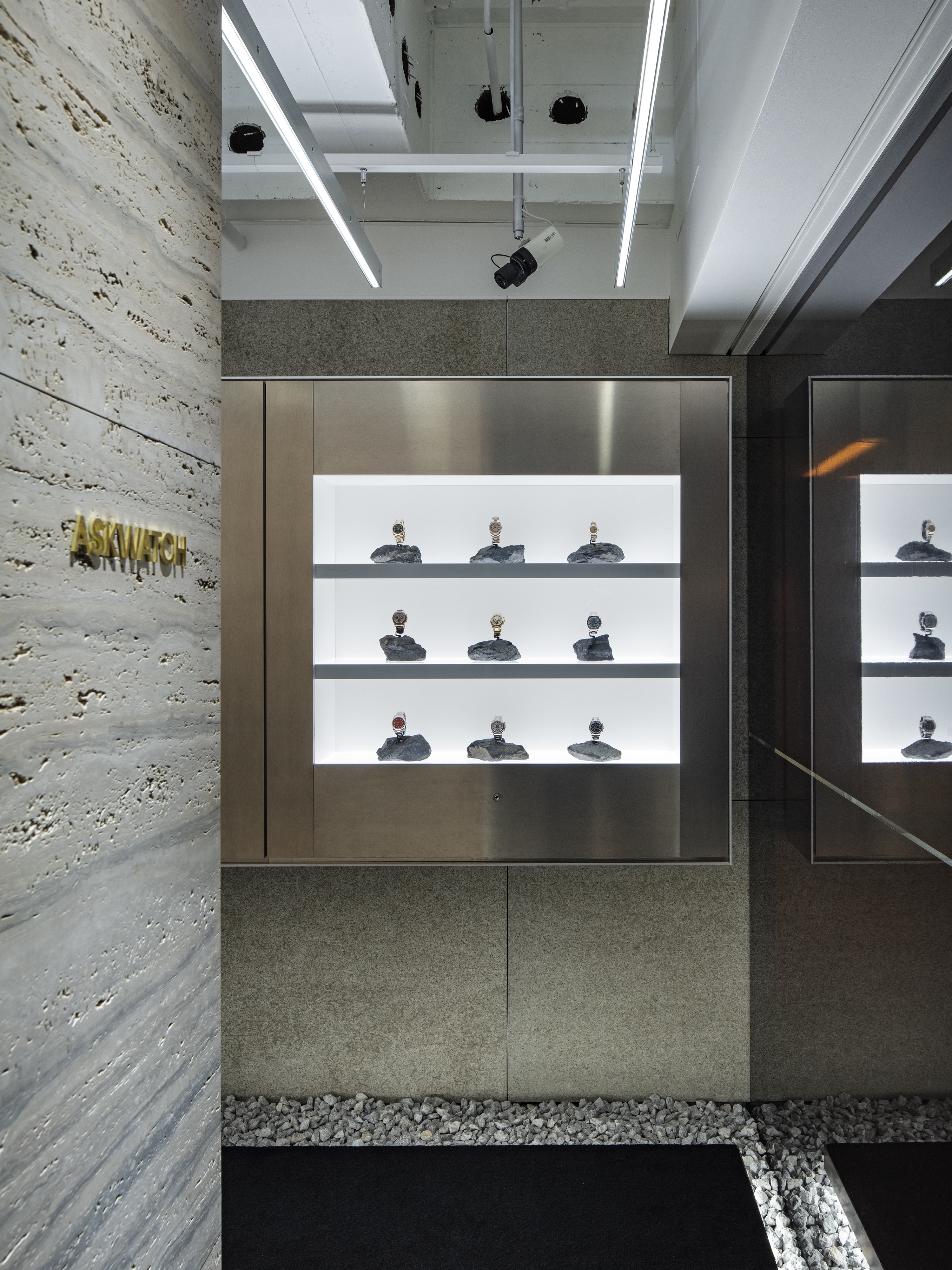 Entrance corridor ASKWATCH Nakano, Photo by Kenta Hasegawa OFP