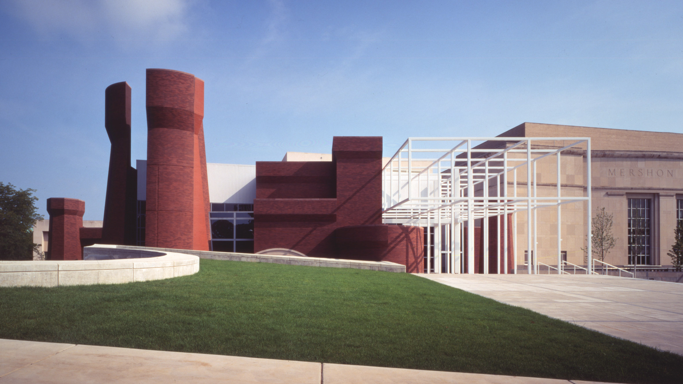 (Wexner Art Center designed by Peter Eisenman. Photo by Eisenman Architects) 