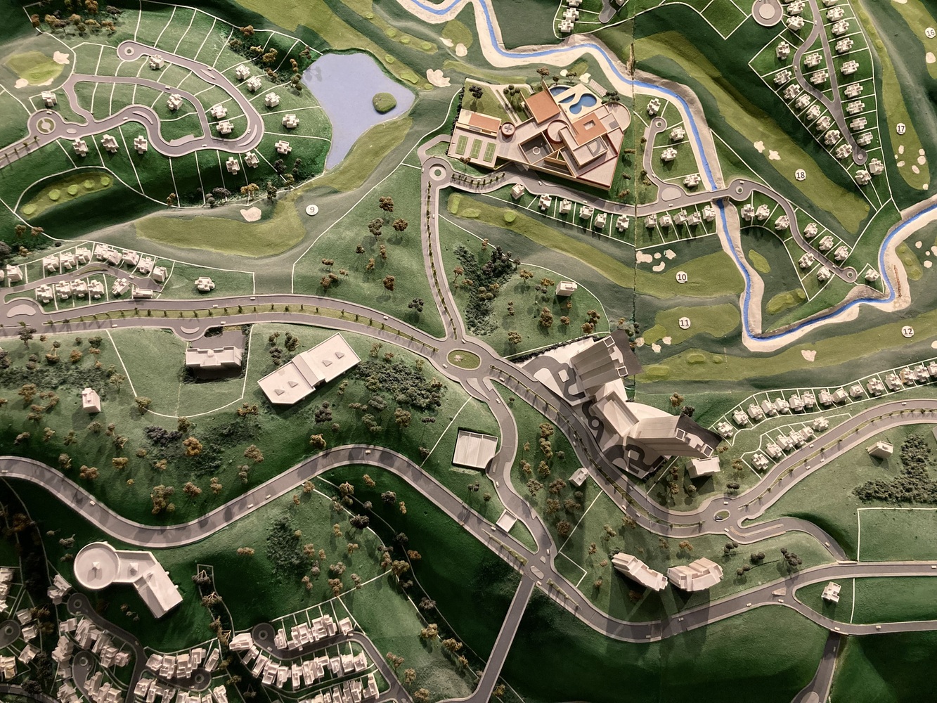 The residential area under construction shows its exclusivity