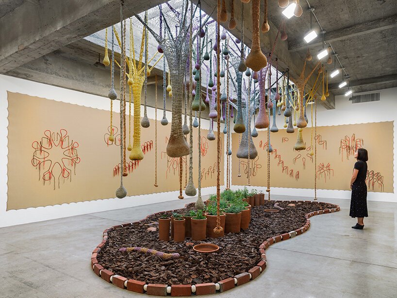 "Between Earth and Sky" - installations for relaxing and growing crops