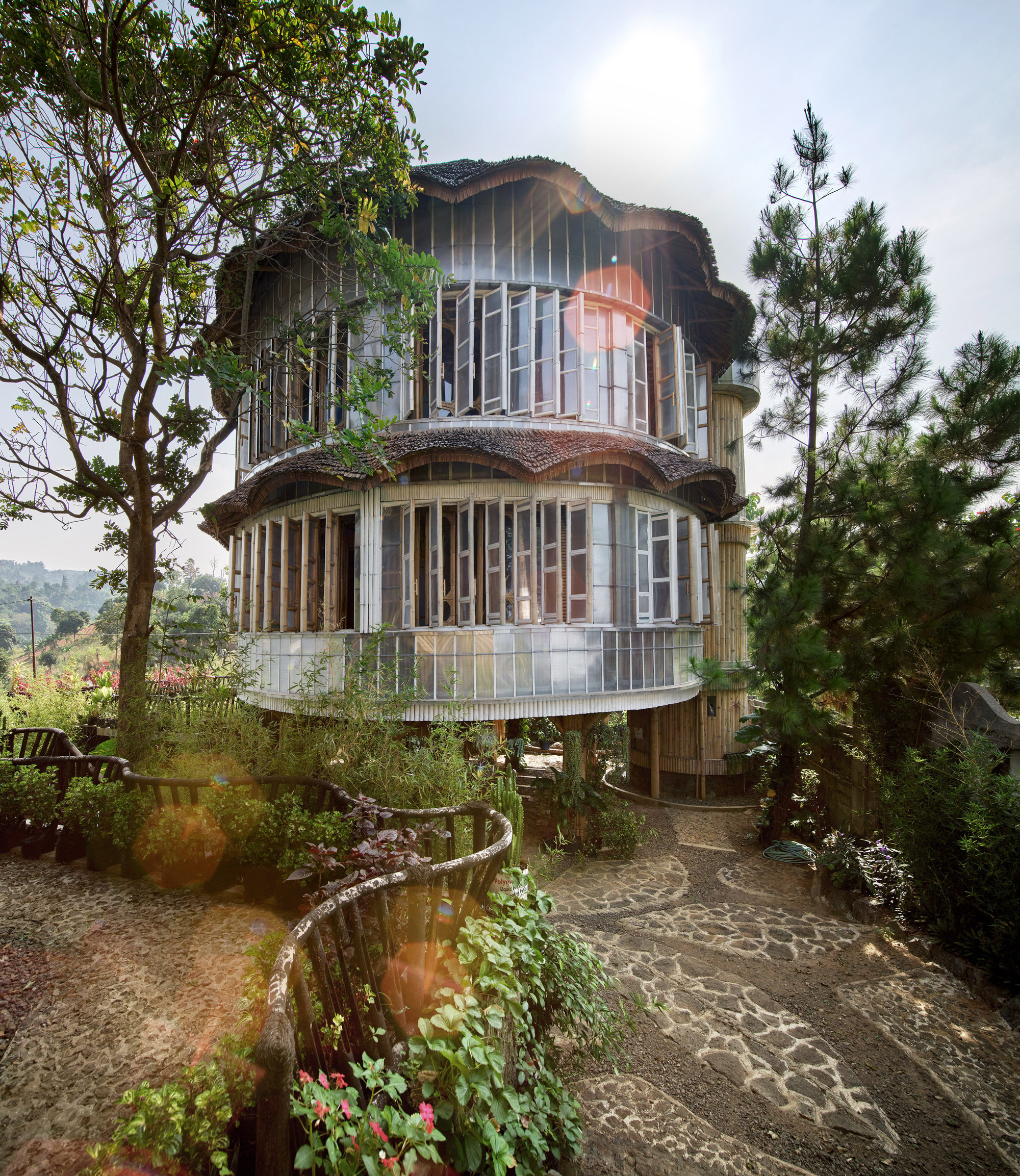 Sumarah faÃ§ade with recycled plastic material