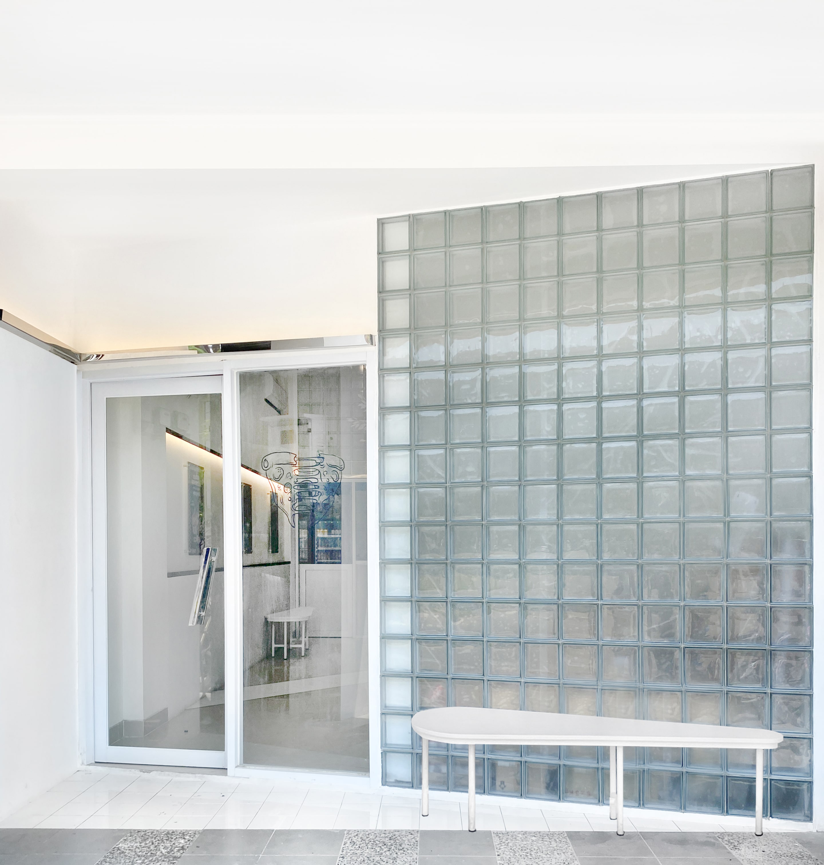 (Minimalist white doors combined with glass blocks can attract the attention of visitors)
