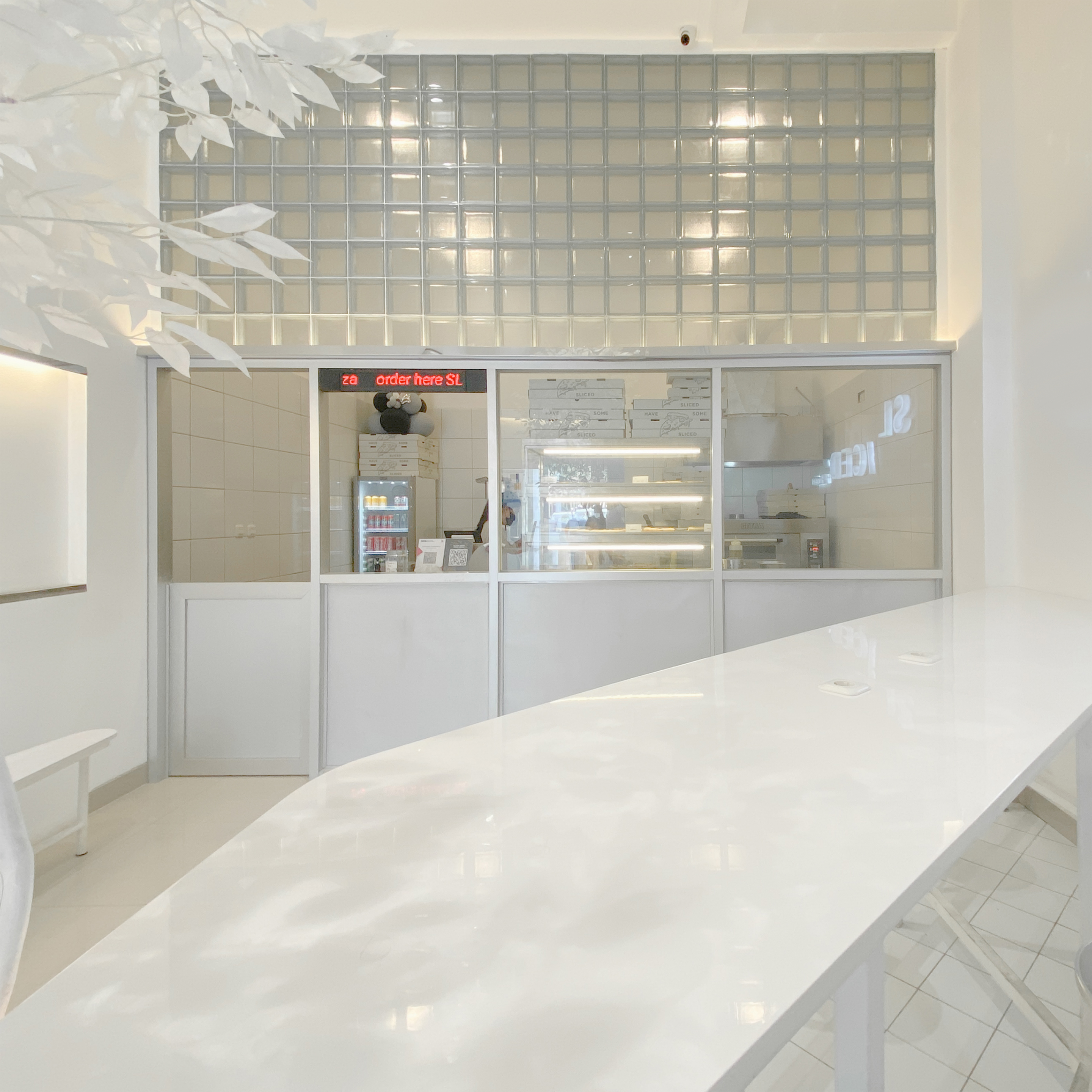 (The kitchen area is designed with translucent glass and glass blocks to harmonize the concept of the space)