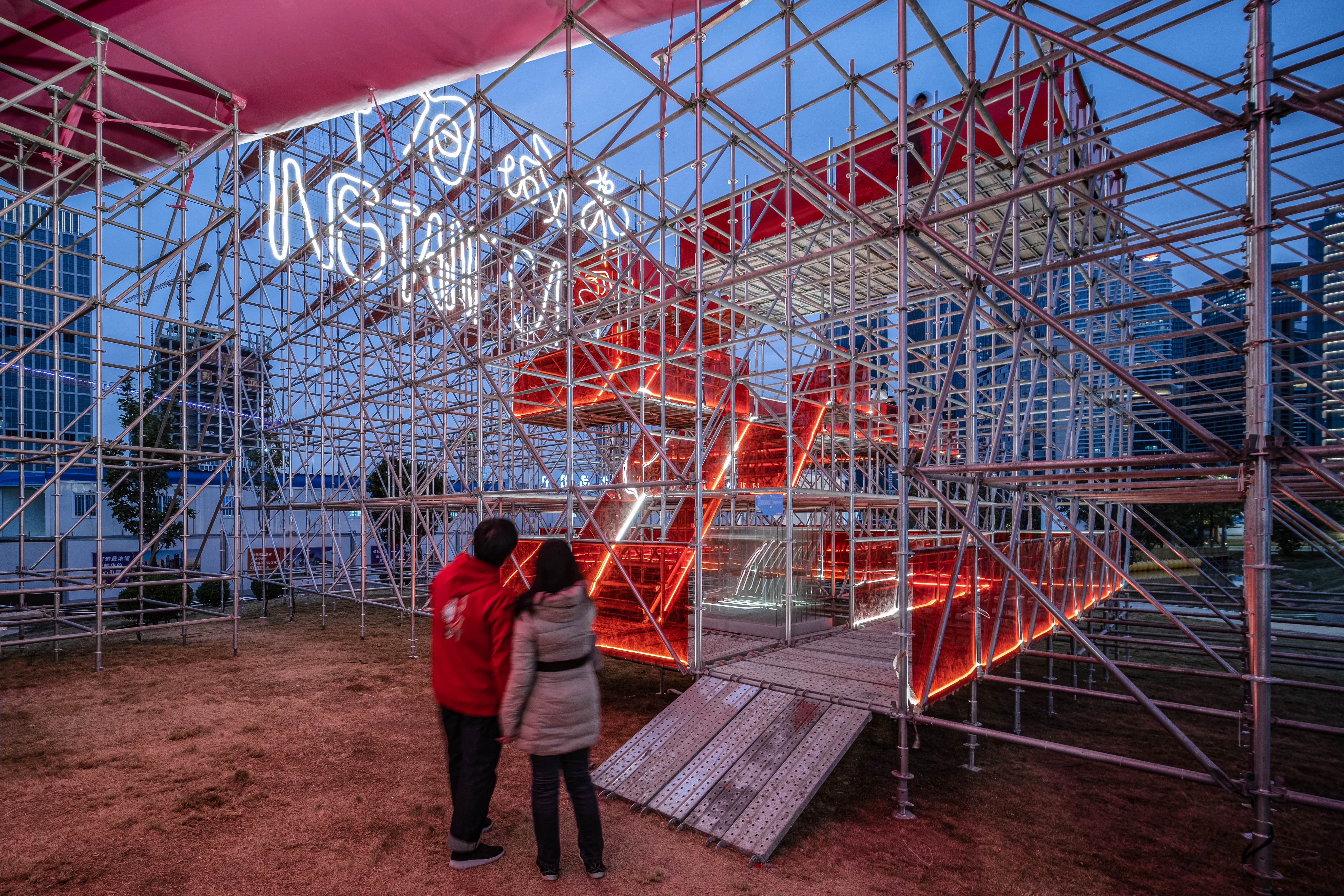 (Starting from walking on the path, then climbing the stairs to be able to see the view of the city from the top of the installation)